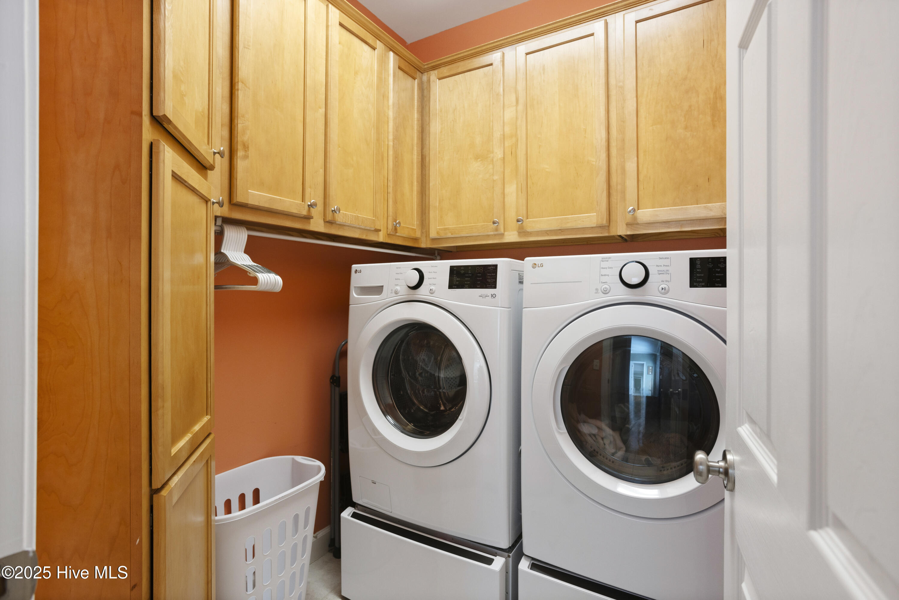 Wilmington, North Carolina, 28409, United States, 5 Bedrooms Bedrooms, ,4 BathroomsBathrooms,Residential,For Sale,1730628