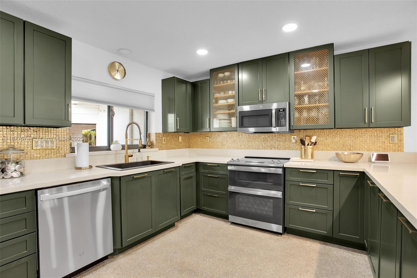 Wilton Manors, Florida, 33334, United States, 3 Bedrooms Bedrooms, ,3 BathroomsBathrooms,Residential,For Sale,1947052