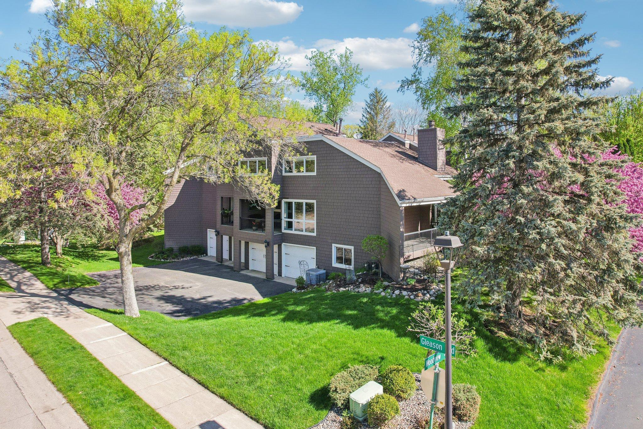Edina, Minnesota, 55439, United States, 2 Bedrooms Bedrooms, ,3 BathroomsBathrooms,Residential,For Sale,1820089