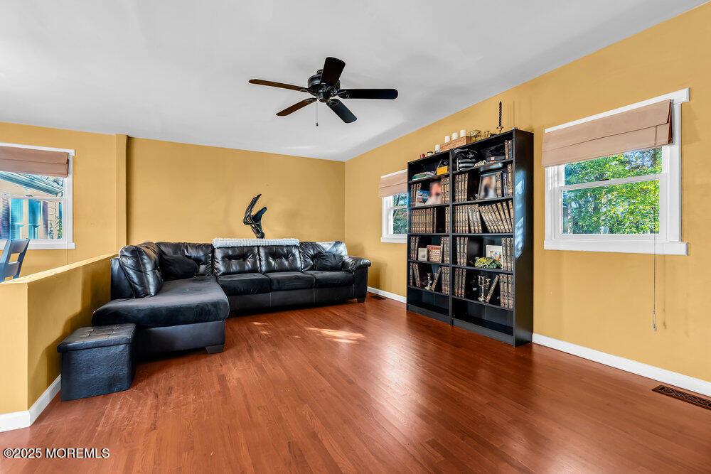 Tinton Falls, New Jersey, 07712, United States, 3 Bedrooms Bedrooms, ,2 BathroomsBathrooms,Residential,For Sale,1987767