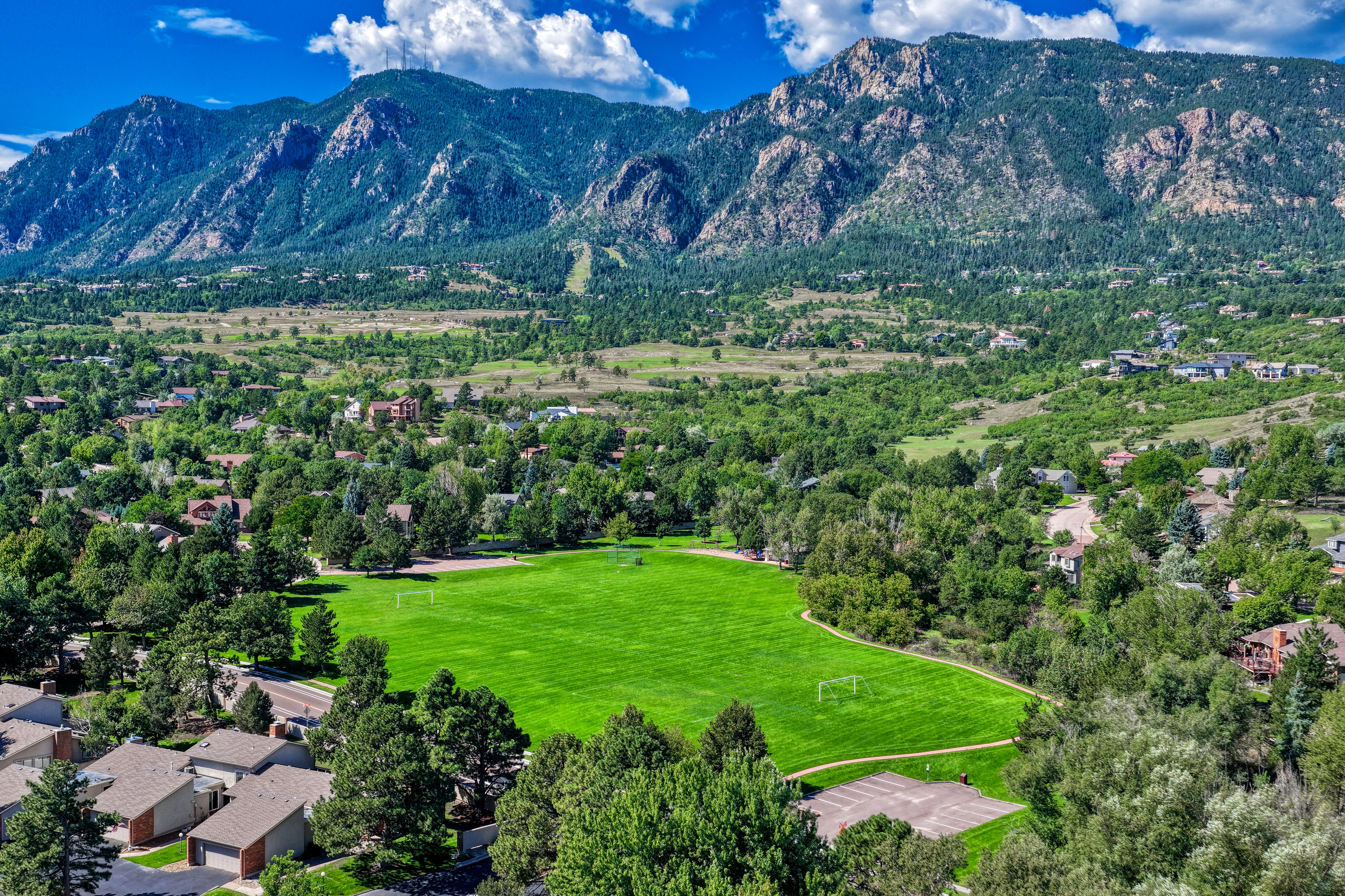  Overlooking the Golf Course with Mountain Views - 物件實景