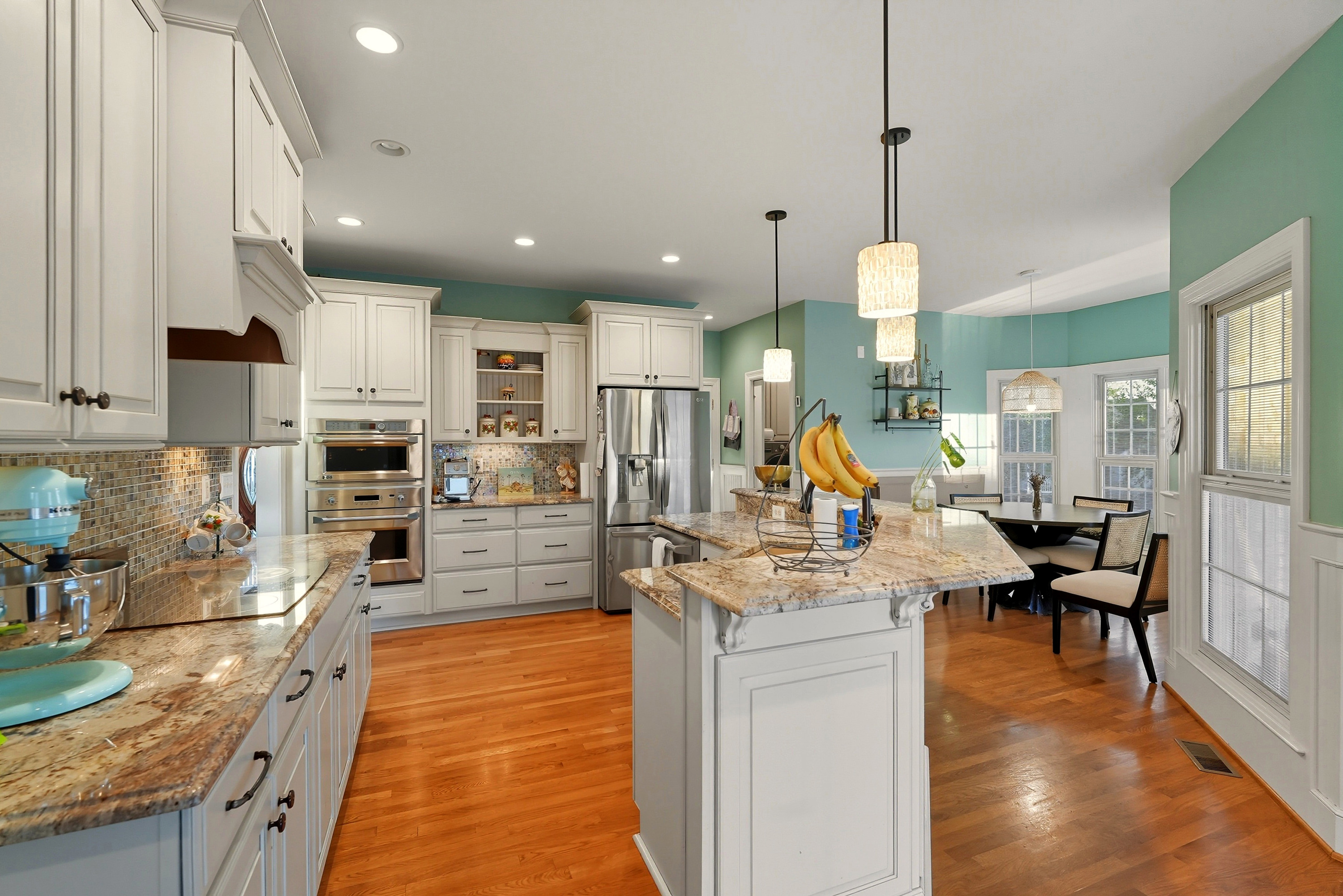 Louisville, Kentucky, 40220, United States, 3 Bedrooms Bedrooms, ,4 BathroomsBathrooms,Residential,For Sale,1979535