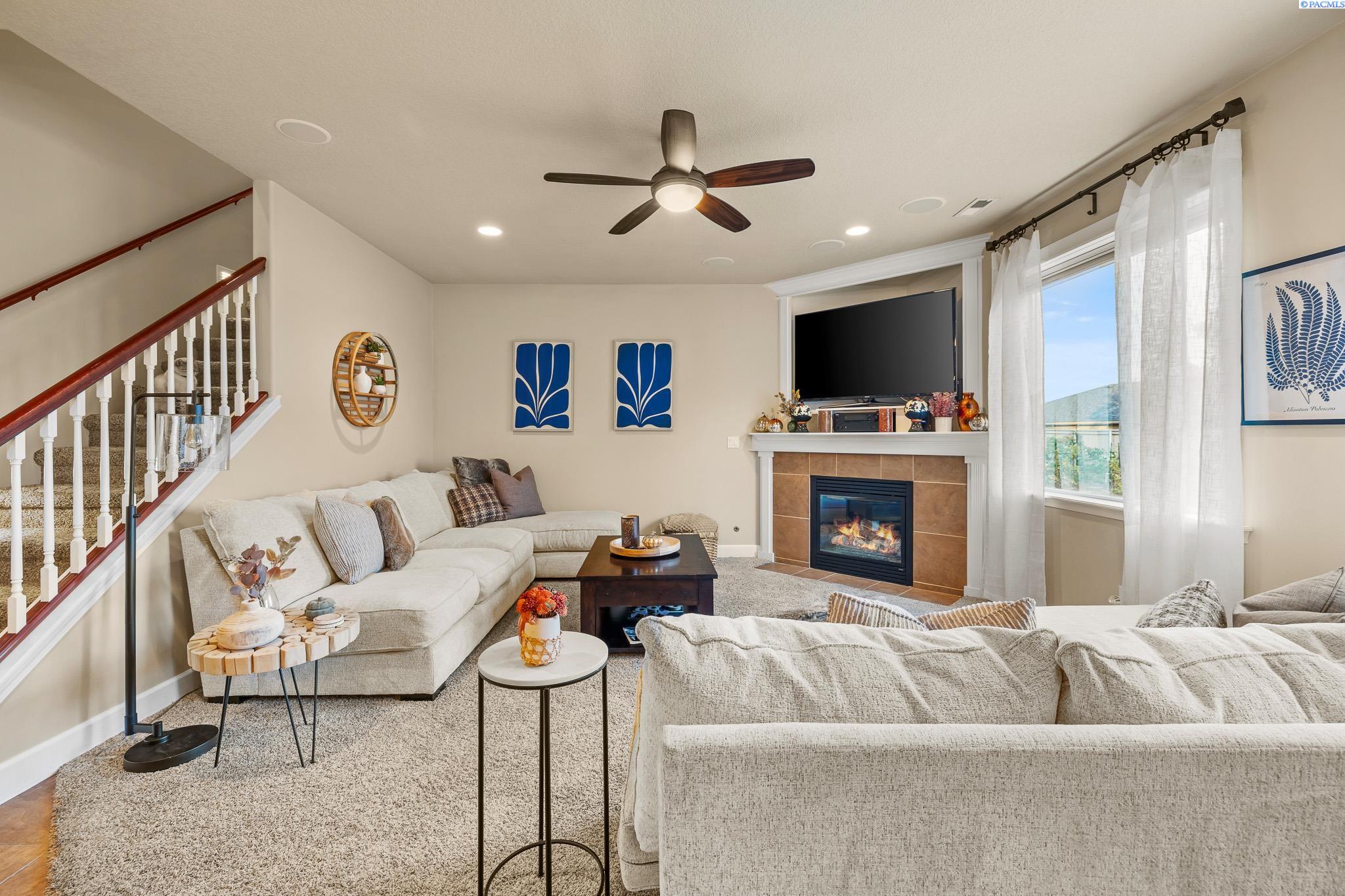 Kennewick, Washington, 99338, United States, 4 Bedrooms Bedrooms, ,3 BathroomsBathrooms,Residential,For Sale,1982934