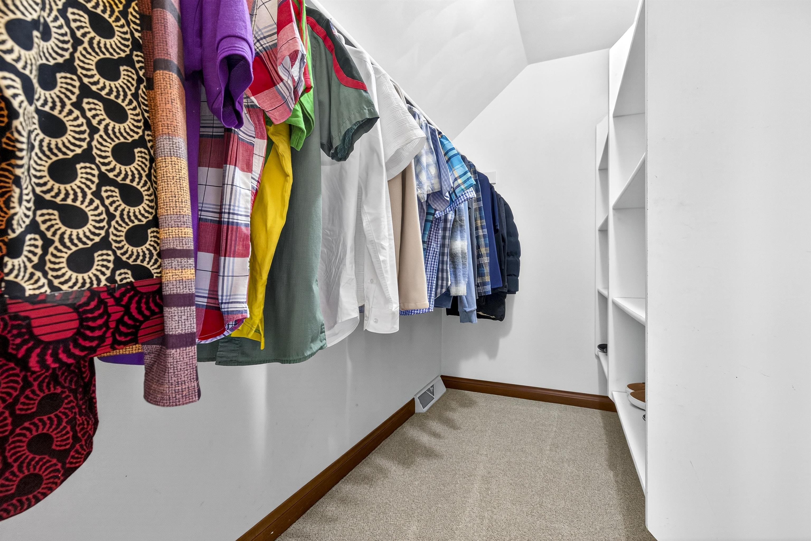 NEENAH, Wisconsin, 54956, United States, 5 Bedrooms Bedrooms, ,6 BathroomsBathrooms,Residential,For Sale,1992991