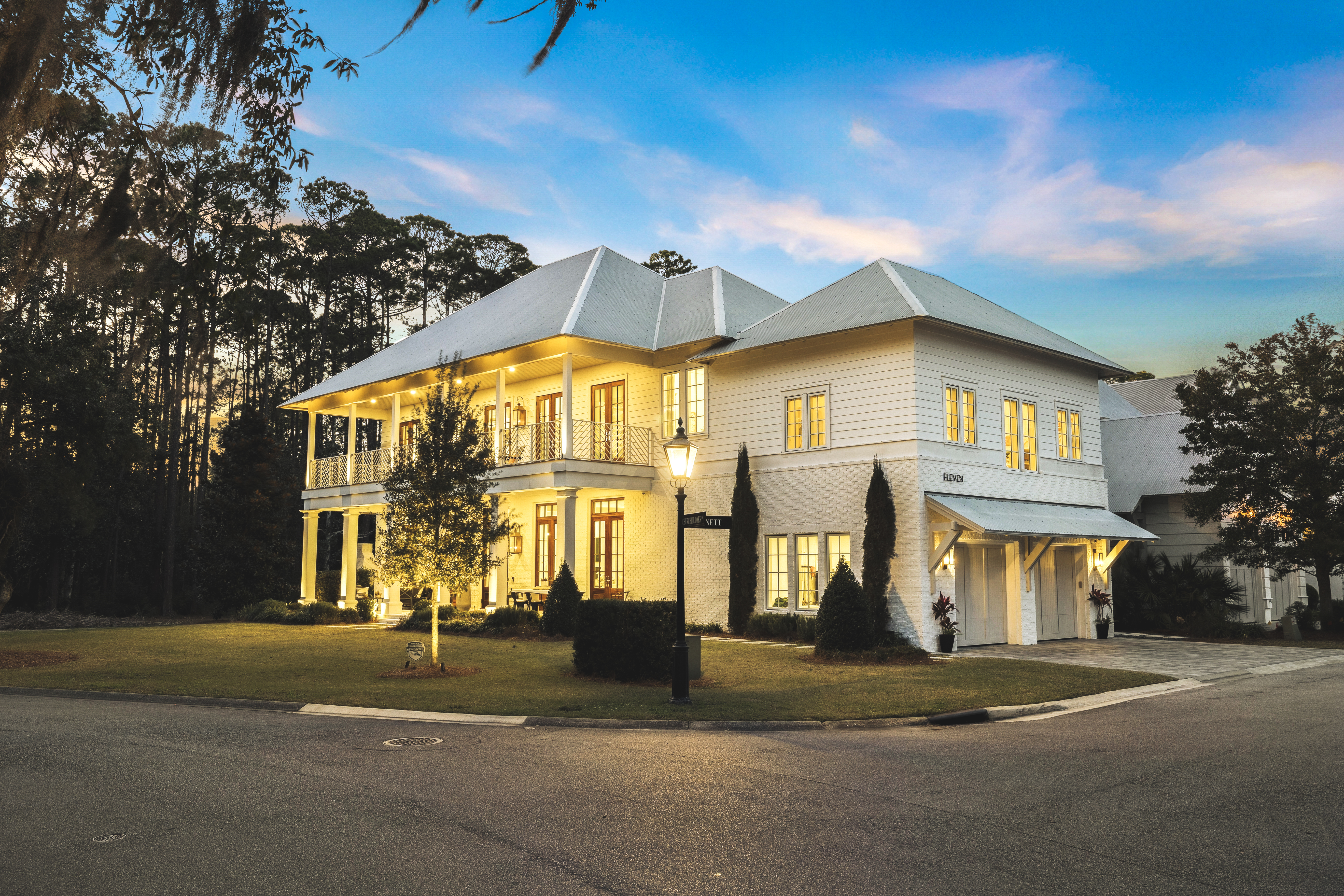  Timeless Coastal Living In Gated Waterfront Community - 物件實景