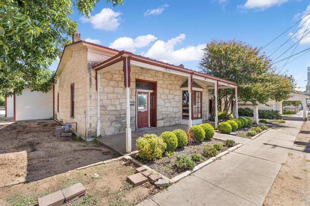 Fredericksburg, Texas, 78624, United States, 5 Bedrooms Bedrooms, ,4 BathroomsBathrooms,Residential,For Sale,1981839