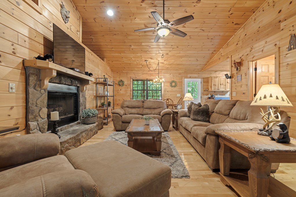 Blue Ridge, Georgia, 30513, United States, 3 Bedrooms Bedrooms, ,3 BathroomsBathrooms,Residential,For Sale,1980618