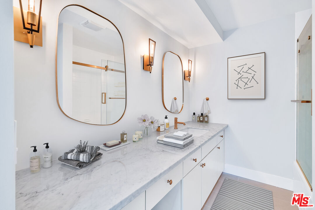 Los Angeles, California, 90024, United States, 2 Bedrooms Bedrooms, ,2 BathroomsBathrooms,Residential,For Sale,1891333