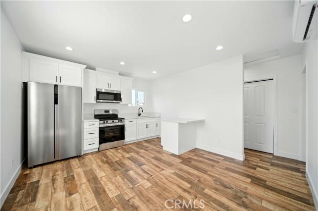 Los Angeles, California, 90044, United States, ,Residential,For Sale,1984386