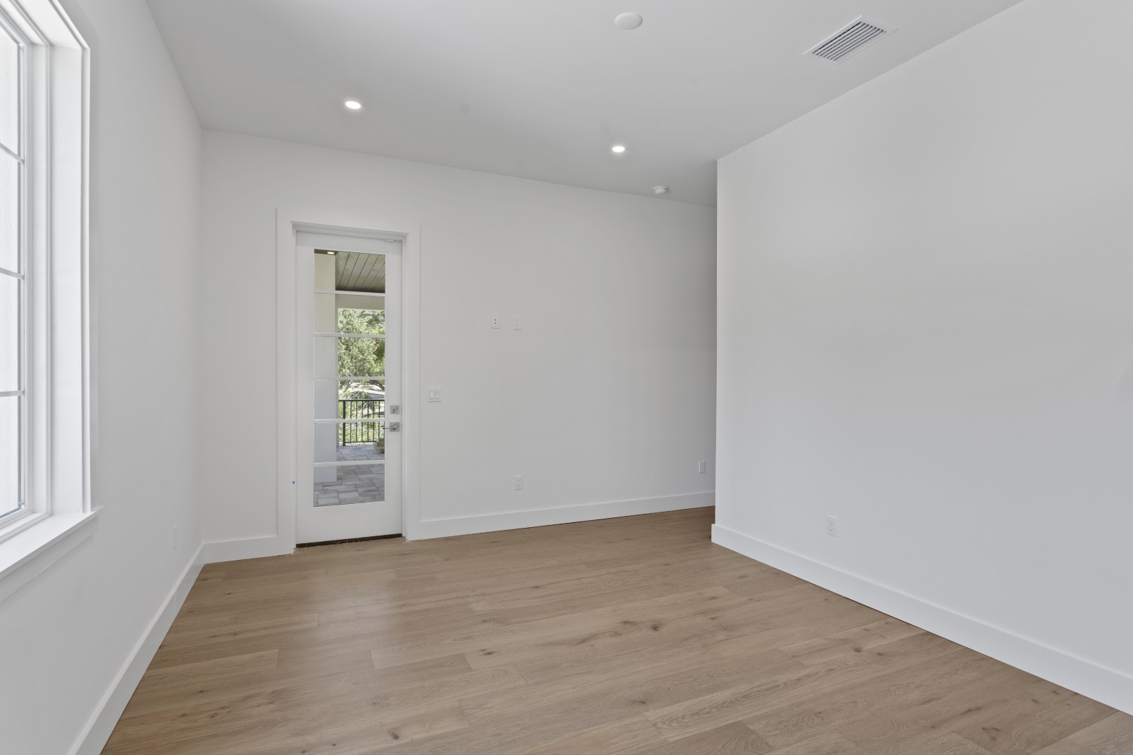 Tampa, Florida, 33611, United States, 6 Bedrooms Bedrooms, ,6 BathroomsBathrooms,Residential,For Sale,1981634