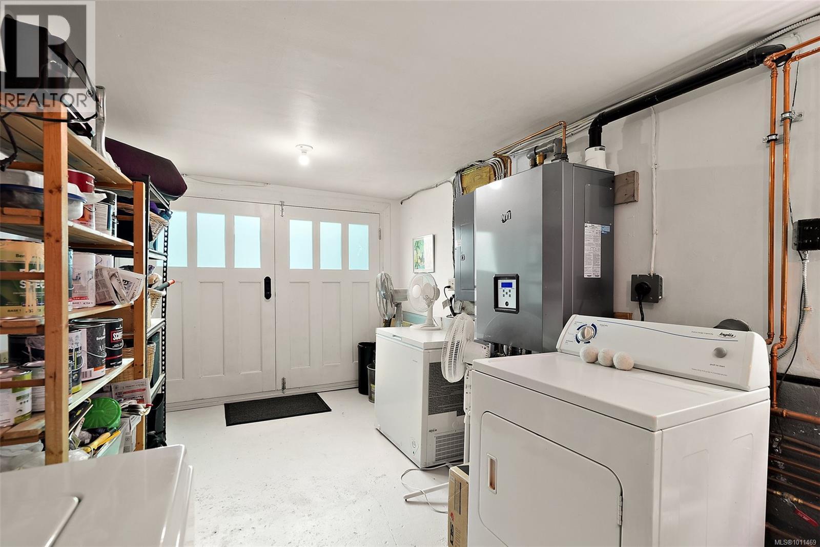 OAK BAY, British Columbia, V8R 5L1, CA, 3 Bedrooms Bedrooms, ,1 BathroomBathrooms,Residential,For Sale,1949750