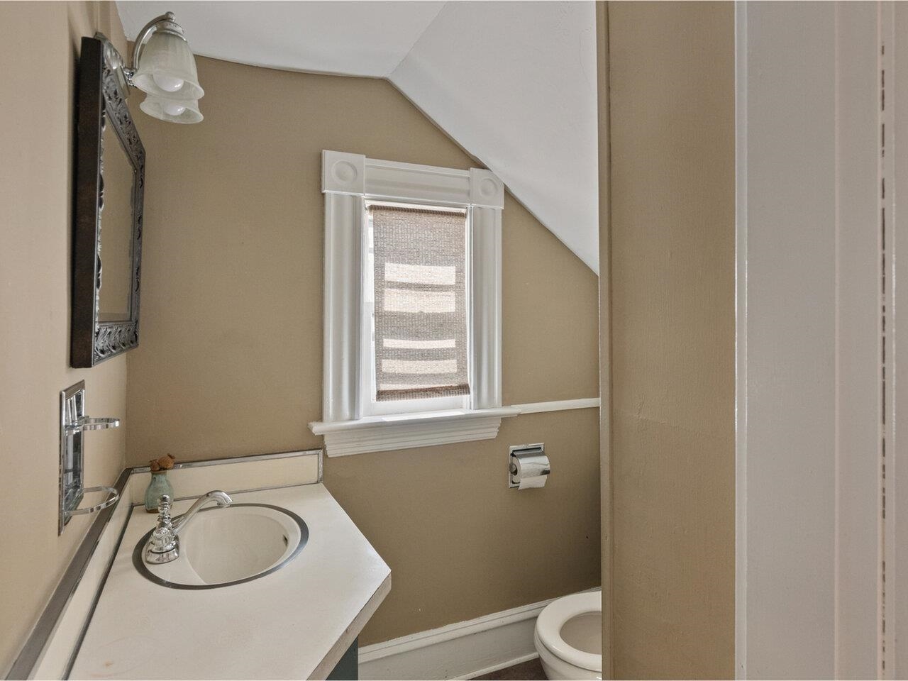 Burlington, Vermont, 05401, United States, 5 Bedrooms Bedrooms, ,2 BathroomsBathrooms,Residential,For Sale,1862244