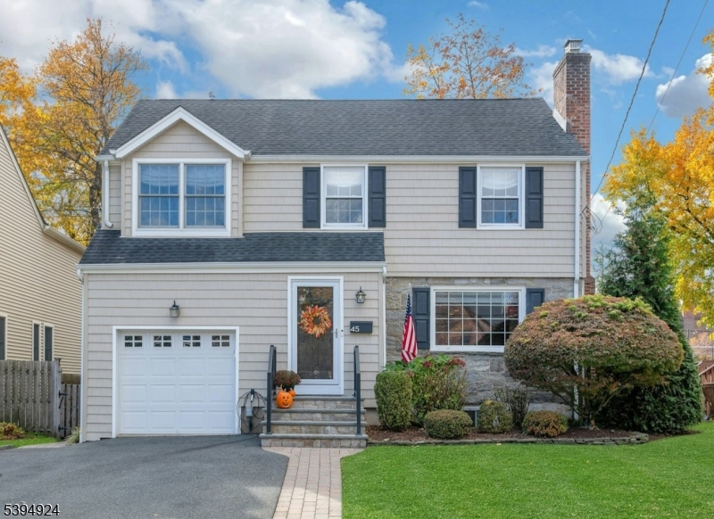 Verona Twp., New Jersey, 07044, United States, 4 Bedrooms Bedrooms, ,3 BathroomsBathrooms,Residential,For Sale,1992064