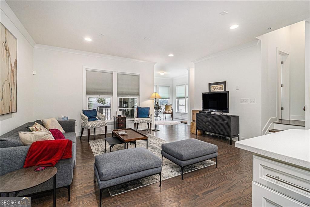 Atlanta, Georgia, 30324, United States, 4 Bedrooms Bedrooms, ,5 BathroomsBathrooms,Residential,For Sale,1909913