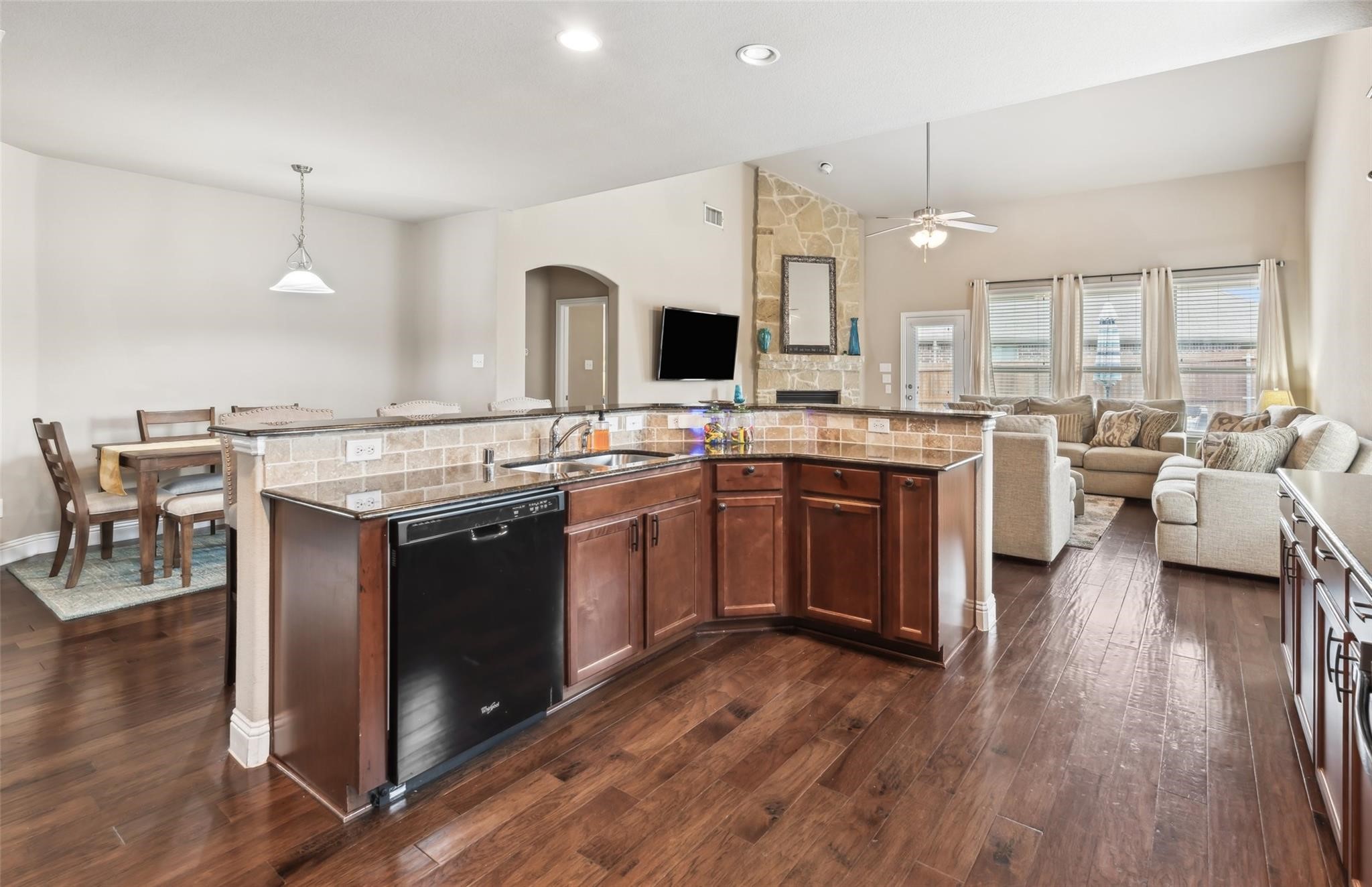 Little Elm, Texas, 75068, United States, 5 Bedrooms Bedrooms, ,4 BathroomsBathrooms,Residential,For Sale,1971271