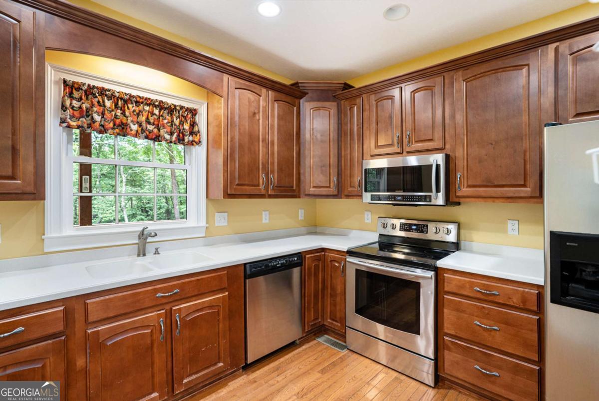 Ellijay, Georgia, 30536, United States, 5 Bedrooms Bedrooms, ,5 BathroomsBathrooms,Residential,For Sale,1859119