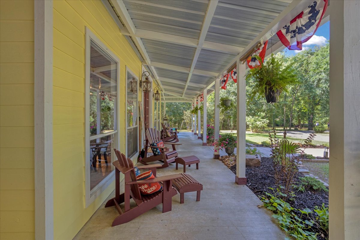 Bonham, Texas, 75418, United States, 6 Bedrooms Bedrooms, ,3 BathroomsBathrooms,Residential,For Sale,1983606