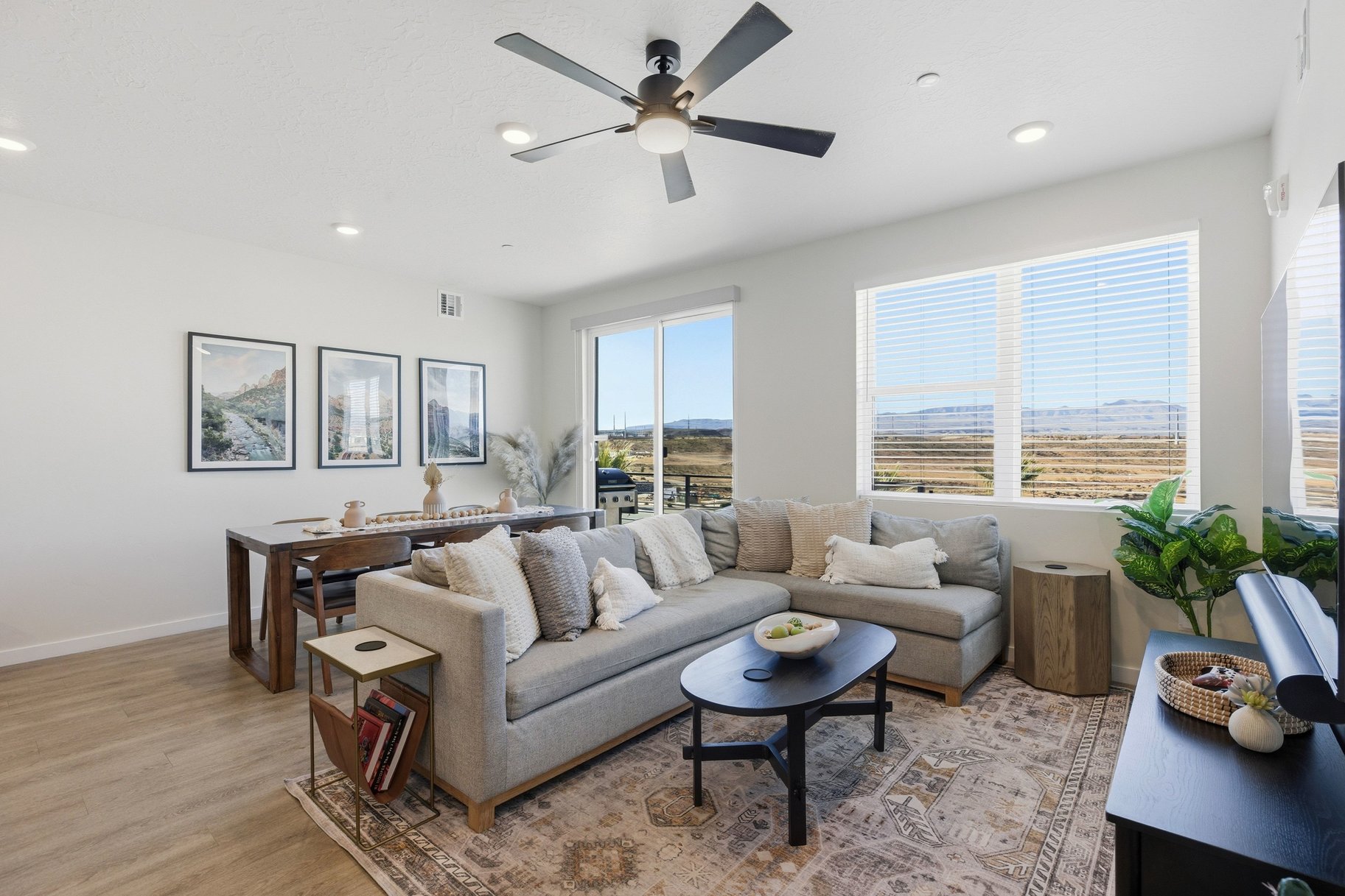  Top-Floor Desert Color Retreat With Lagoon Access & Views - 物件實景