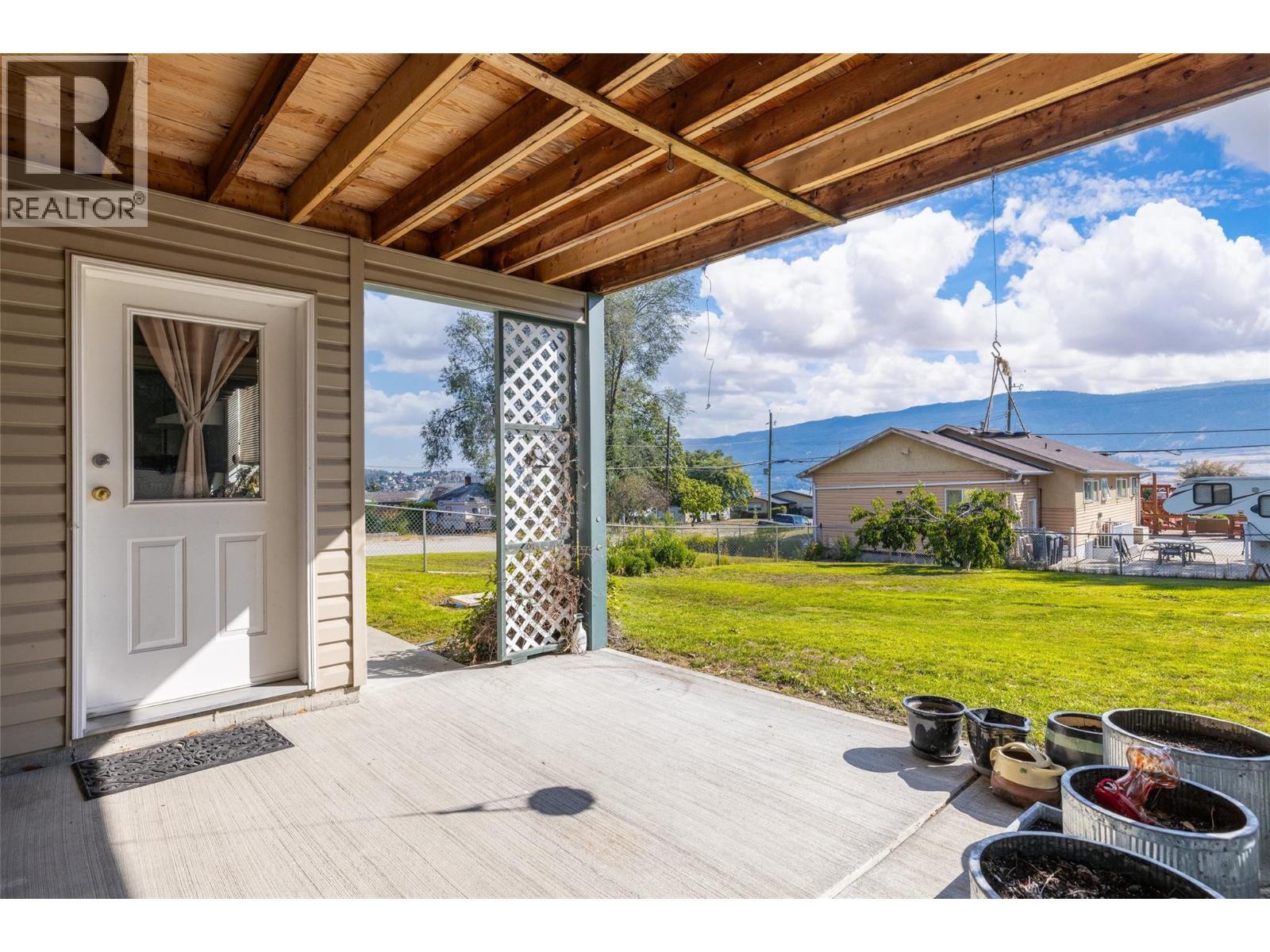 LAKE COUNTRY, British Columbia, V4V 1J1, CA, 5 Bedrooms Bedrooms, ,3 BathroomsBathrooms,Residential,For Sale,1950737
