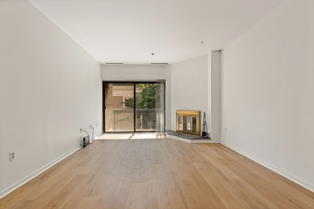 Brookline, Massachusetts, 02446, United States, 2 Bedrooms Bedrooms, ,2 BathroomsBathrooms,Residential,For Sale,1920109
