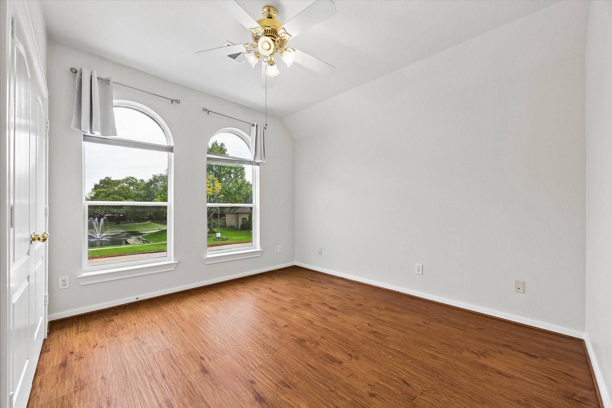  1502 Lakeside Enclave Drive - 物件實景