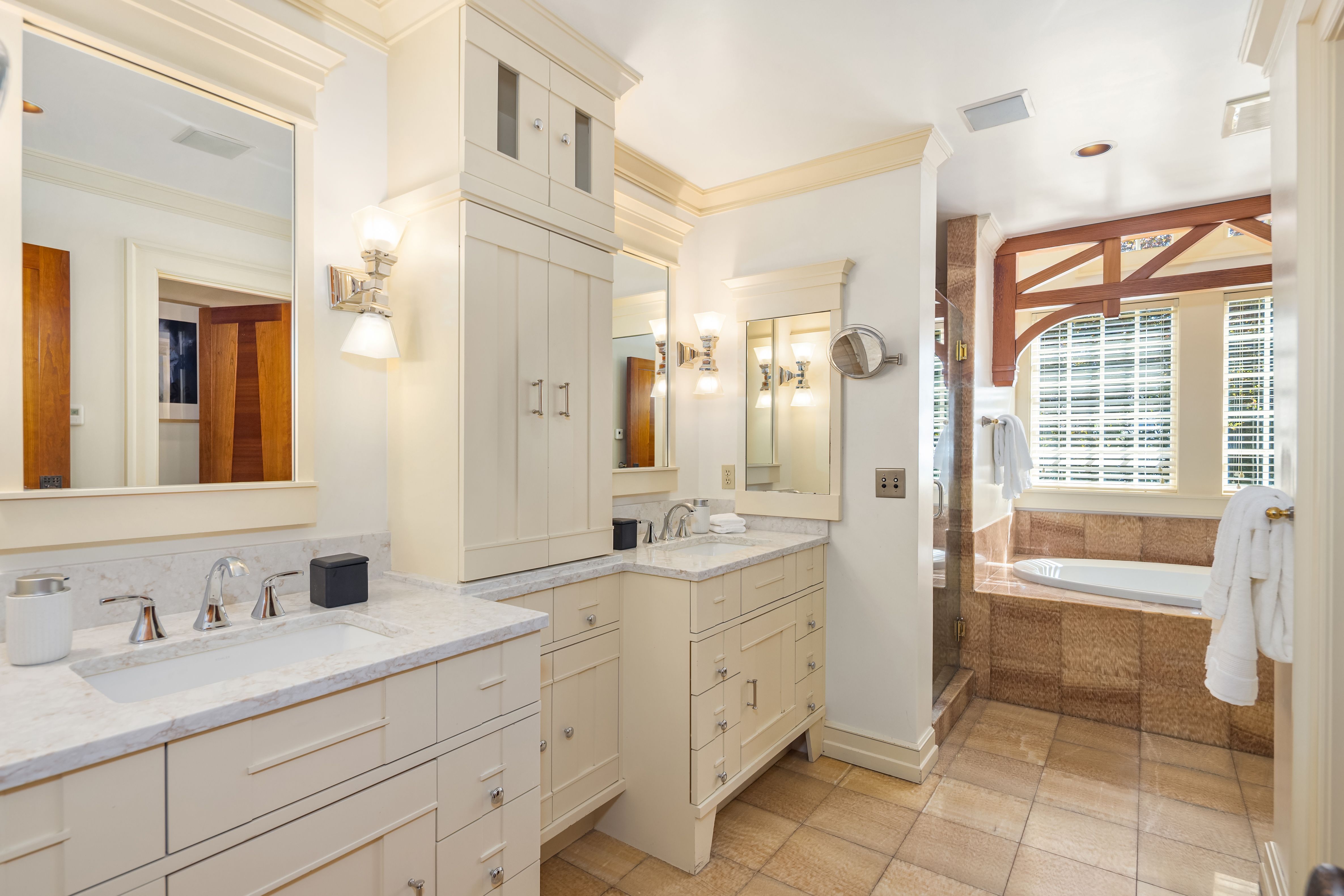  1411 8th St W, Kirkland, WA 98033 - 物件實景