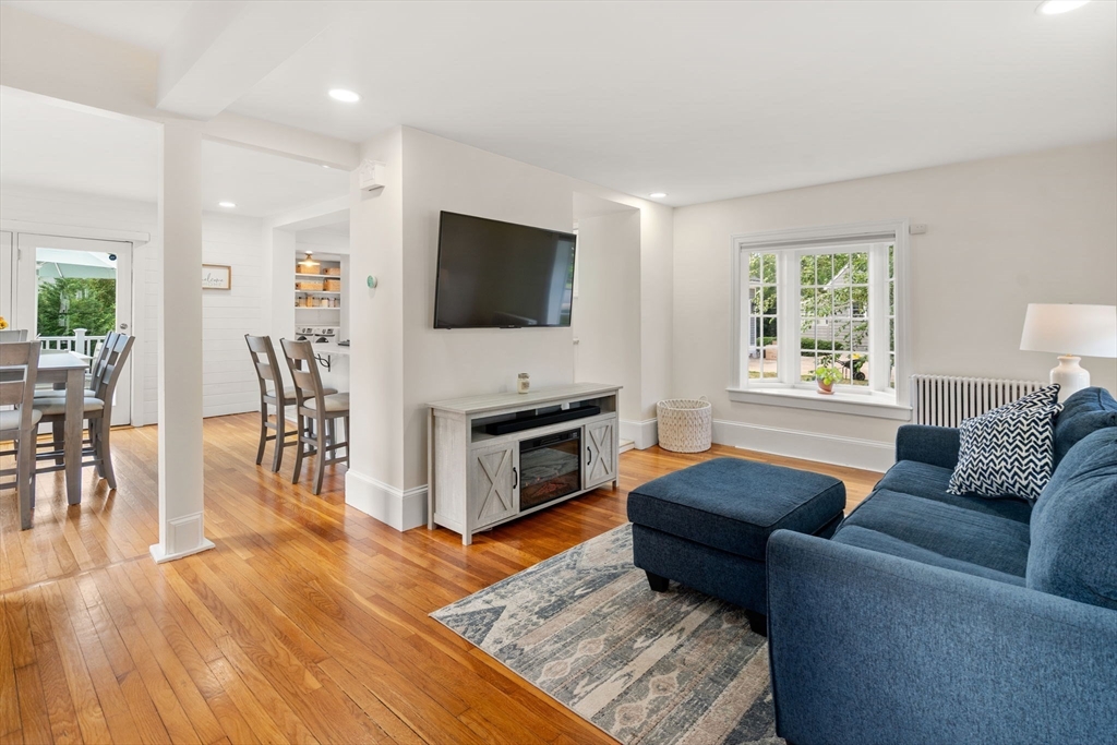 Milton, Massachusetts, 02186, United States, 3 Bedrooms Bedrooms, ,1 BathroomBathrooms,Residential,For Sale,1939202