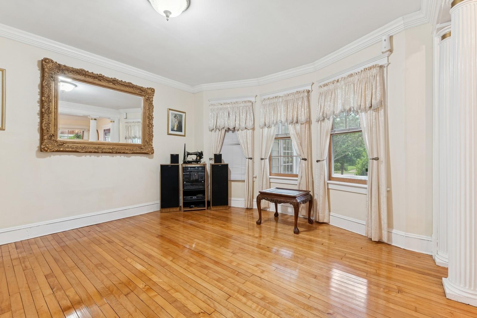 Bay Shore, New York, 11706, United States, 4 Bedrooms Bedrooms, ,3 BathroomsBathrooms,Residential,For Sale,1836669