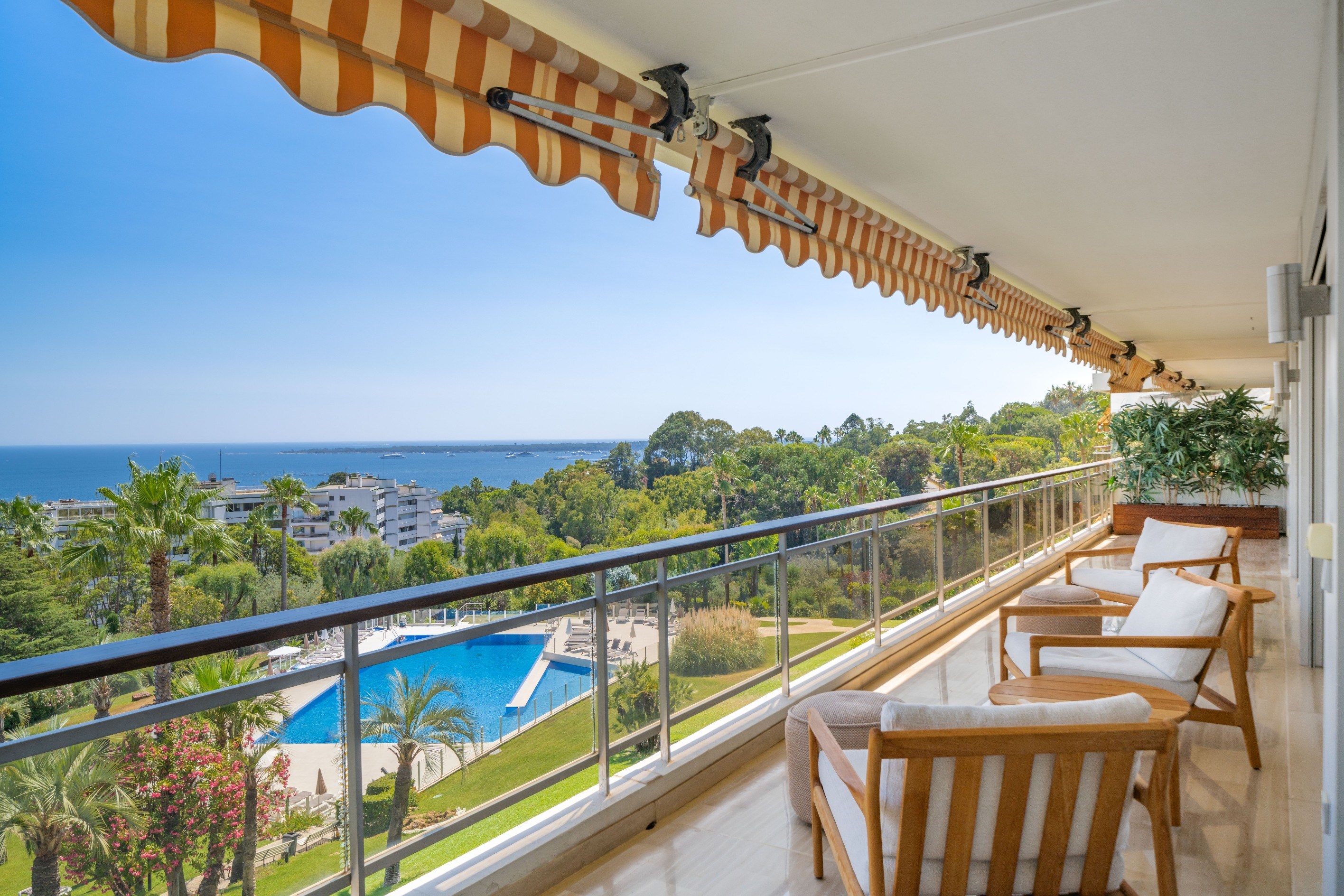  Panoramic Mediterranean views from a 150 sq m apartment near Cannes - 物件實景