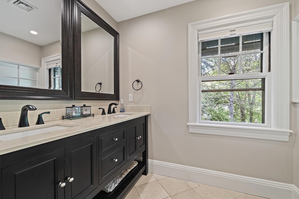 Newton, Massachusetts, 02468, United States, 4 Bedrooms Bedrooms, ,4 BathroomsBathrooms,Residential,For Sale,1829542