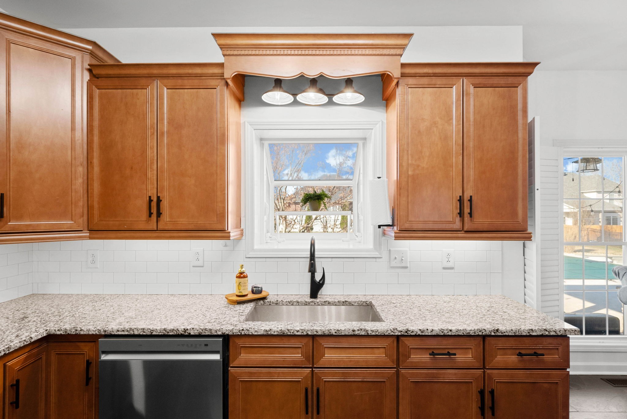 Clarksville, Tennessee, 37043, United States, 5 Bedrooms Bedrooms, ,3 BathroomsBathrooms,Residential,For Sale,2009051