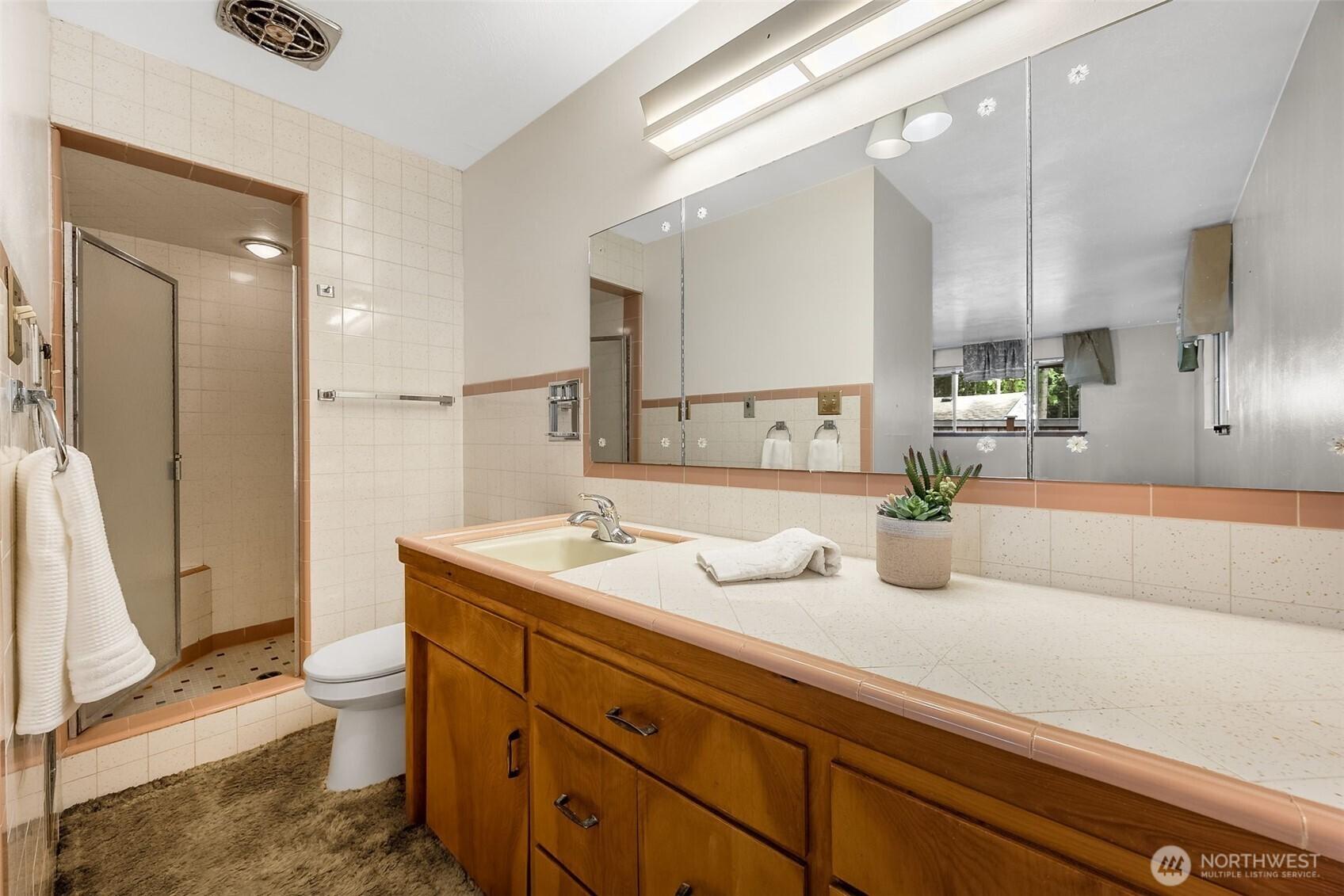 TACOMA, Washington, 98443, United States, 4 Bedrooms Bedrooms, ,3 BathroomsBathrooms,Residential,For Sale,1896165