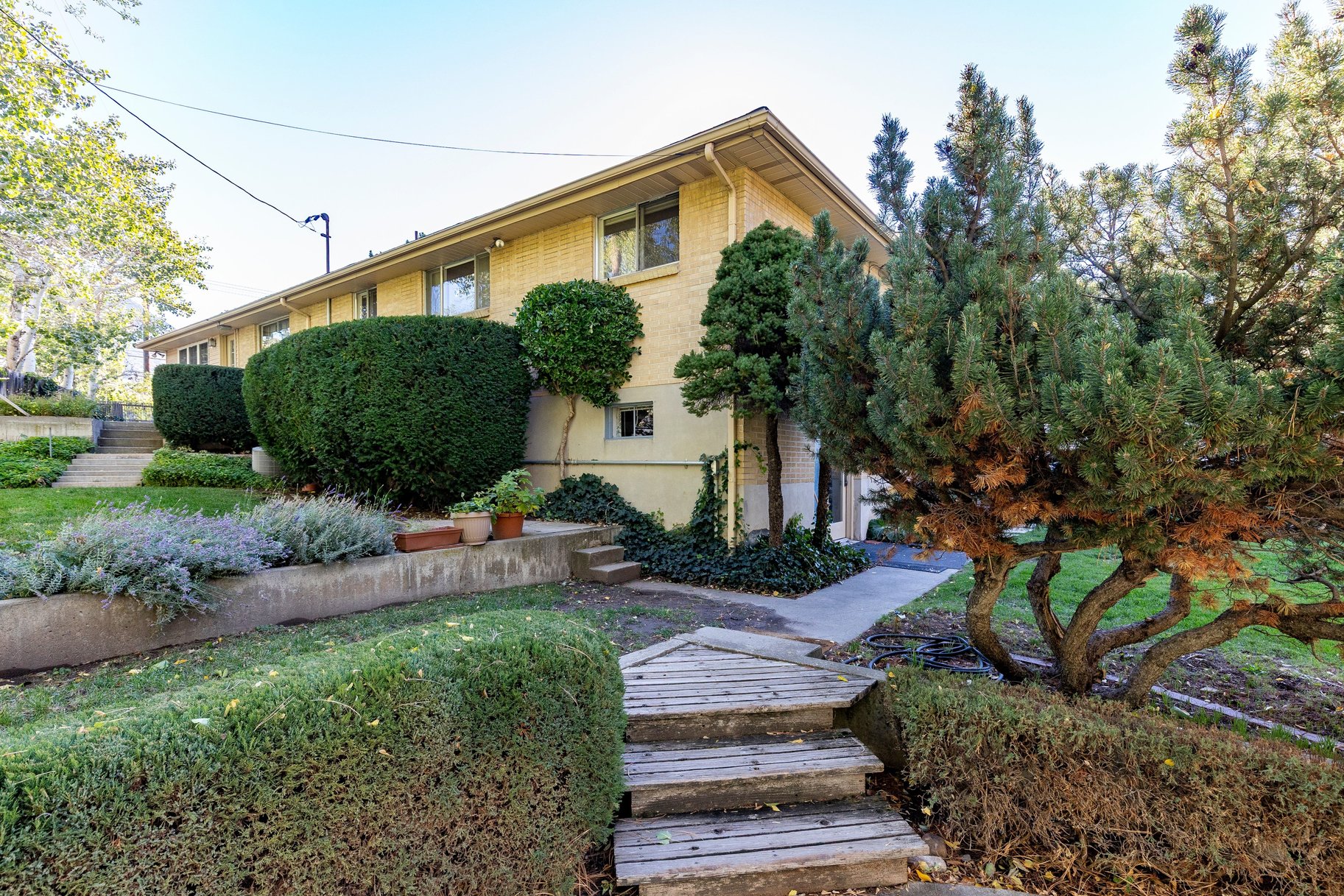  Solid Millcreek Home with Huge Workshop - 物件實景