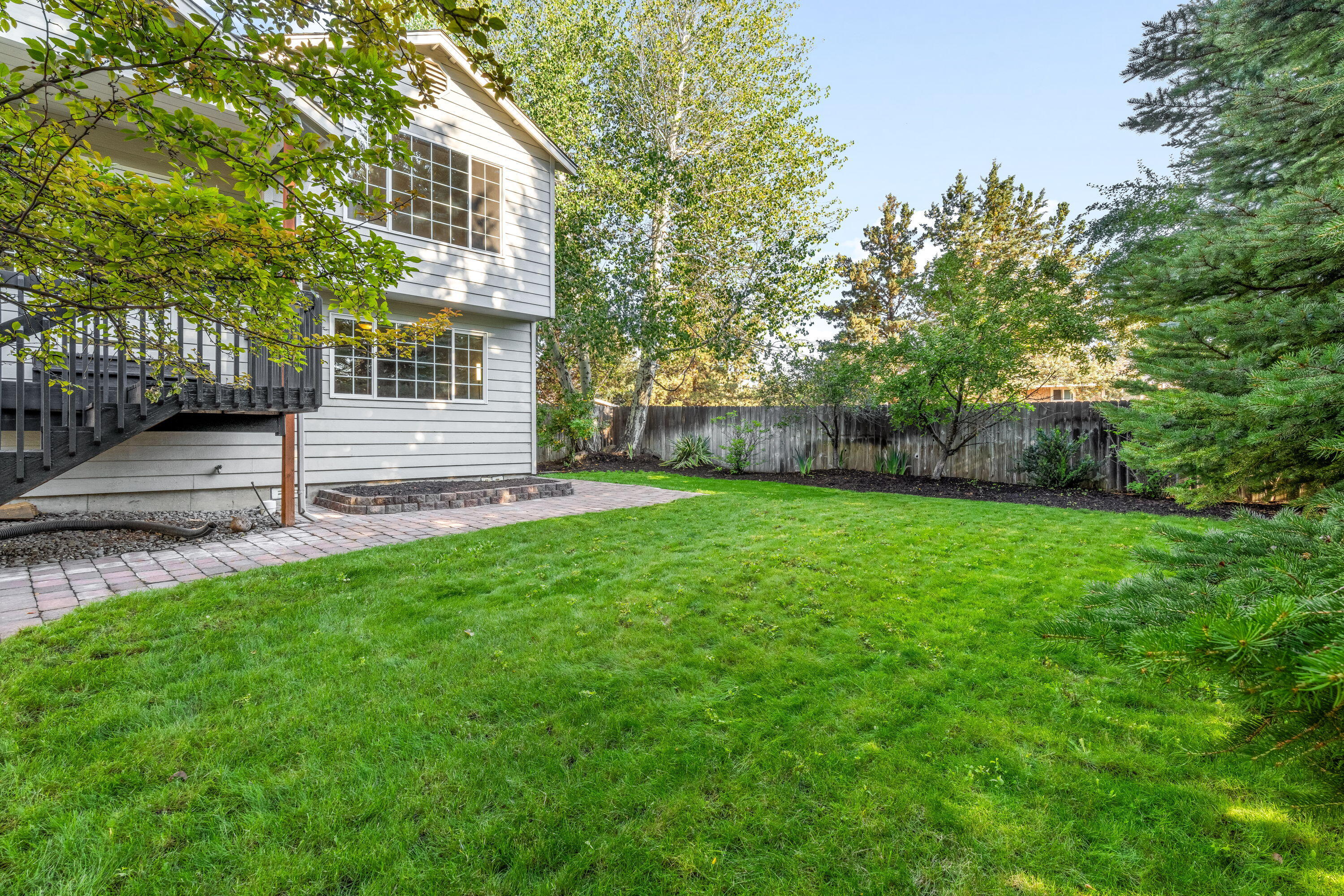Bend, Oregon, 97701, United States, 3 Bedrooms Bedrooms, ,3 BathroomsBathrooms,Residential,For Sale,1889882