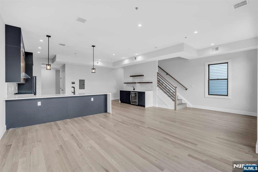 Jersey City, New Jersey, 07306, United States, 2 Bedrooms Bedrooms, ,2 BathroomsBathrooms,Residential,For Sale,1926297