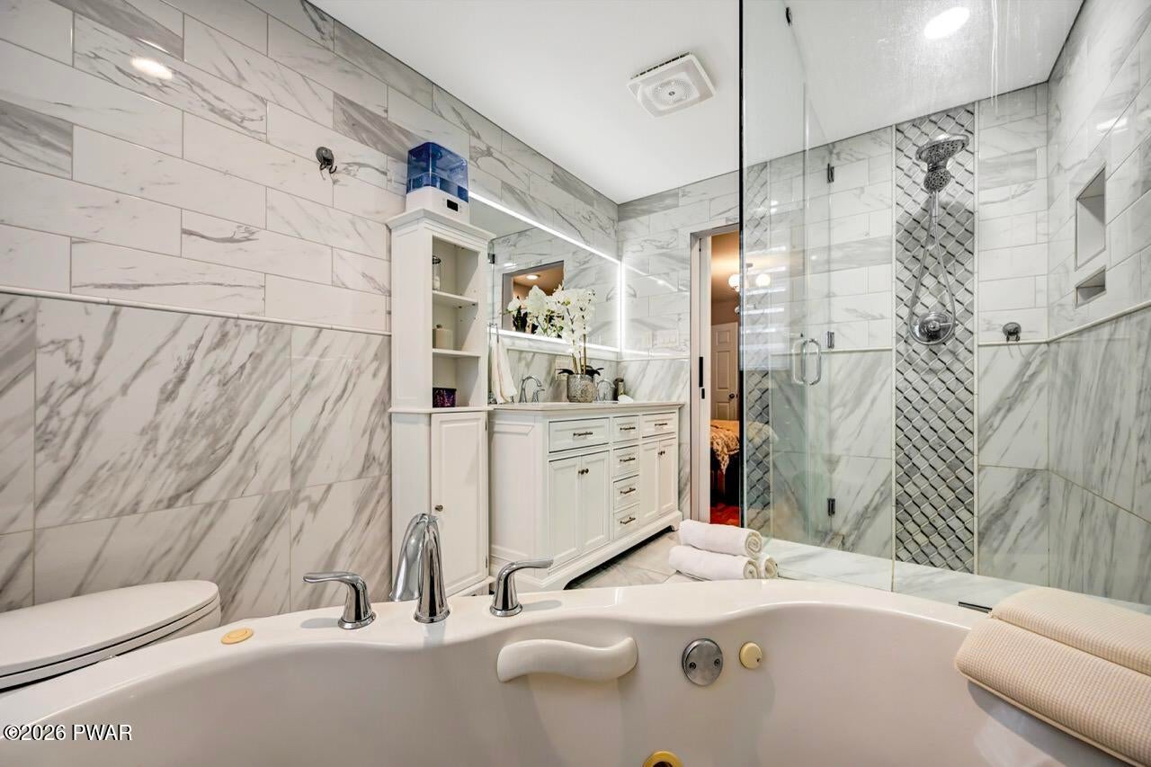 Milford, Pennsylvania, 18337, United States, 3 Bedrooms Bedrooms, ,3 BathroomsBathrooms,Residential,For Sale,2011309