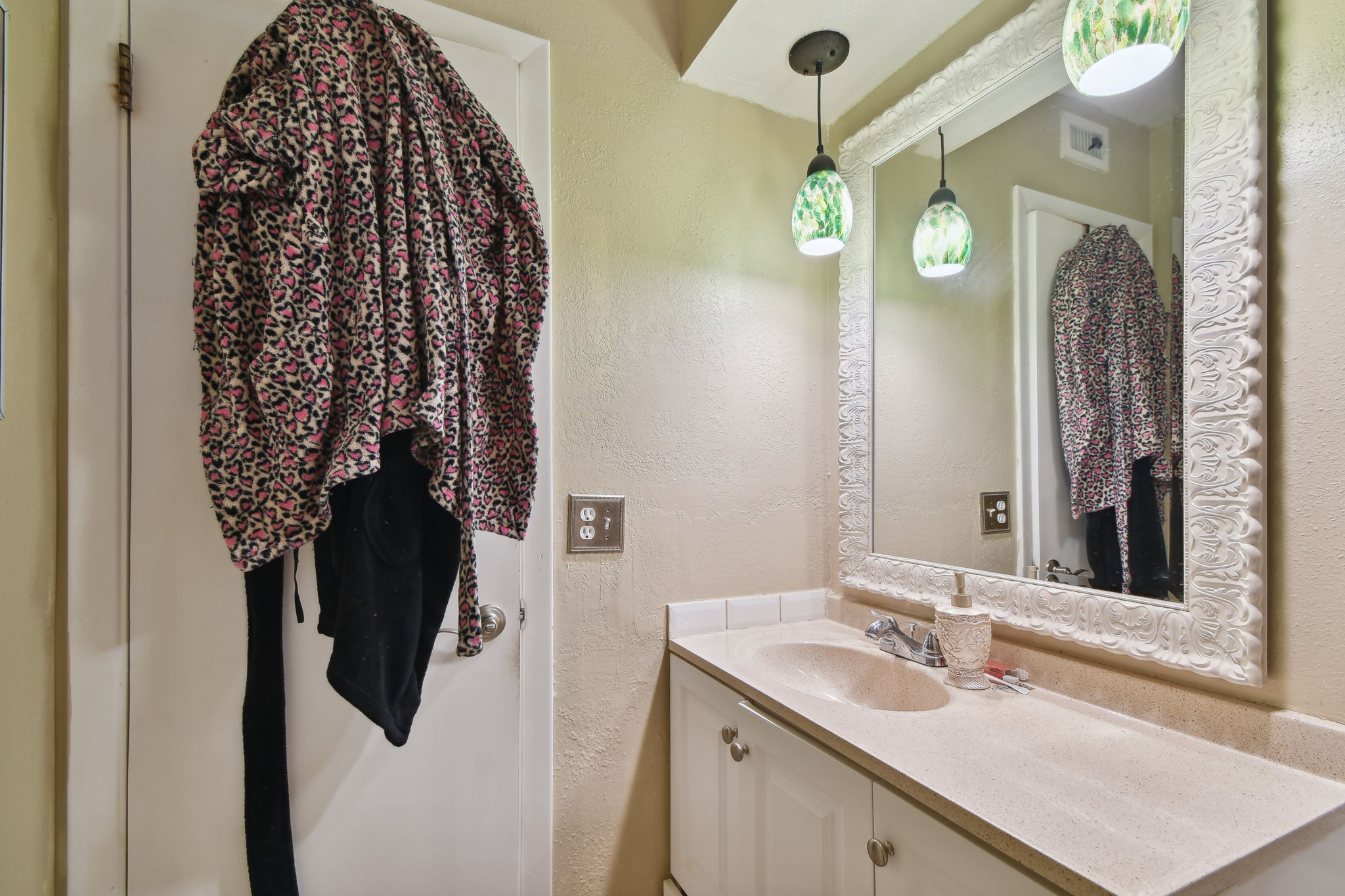 515 129th Ave E, Madeira Beach, Florida, 33708, United States, 4 Bedrooms Bedrooms, ,4 BathroomsBathrooms,Residential,For Sale,515 129th Ave E,1413375