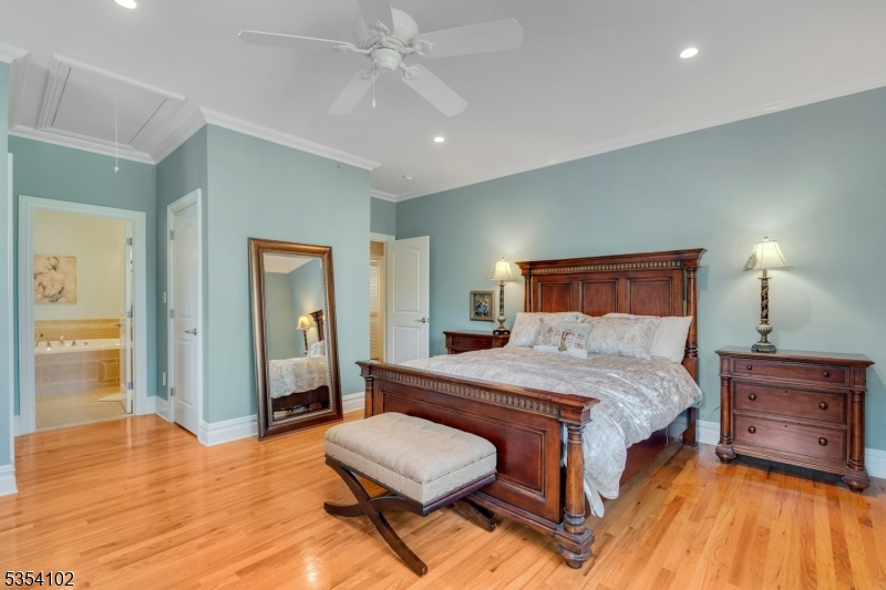 Morristown Town, New Jersey, 07960, United States, 2 Bedrooms Bedrooms, ,3 BathroomsBathrooms,Residential,For Sale,1992916