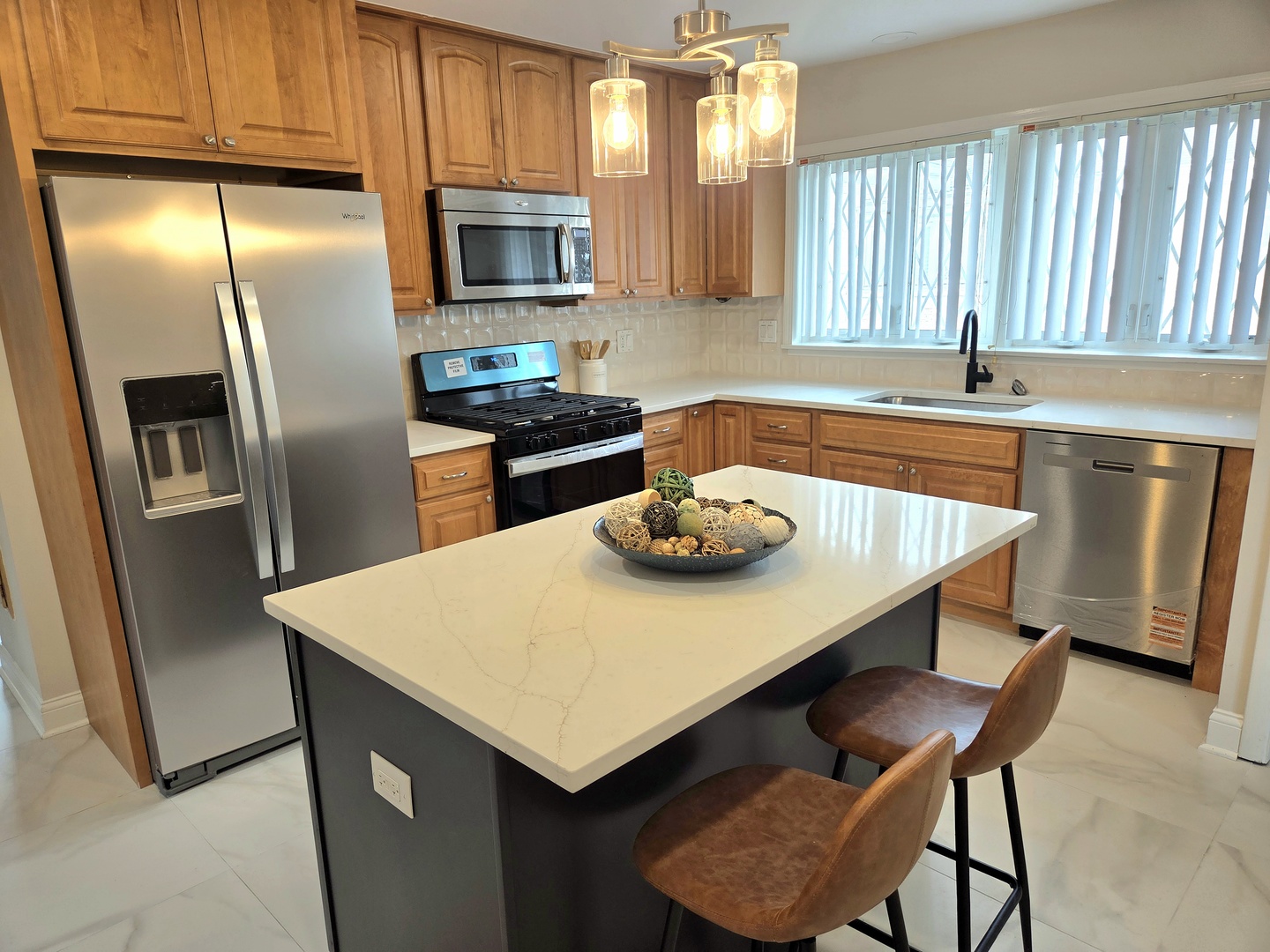 Chicago, Illinois, 60656, United States, 2 Bedrooms Bedrooms, ,2 BathroomsBathrooms,Residential,For Sale,2028341