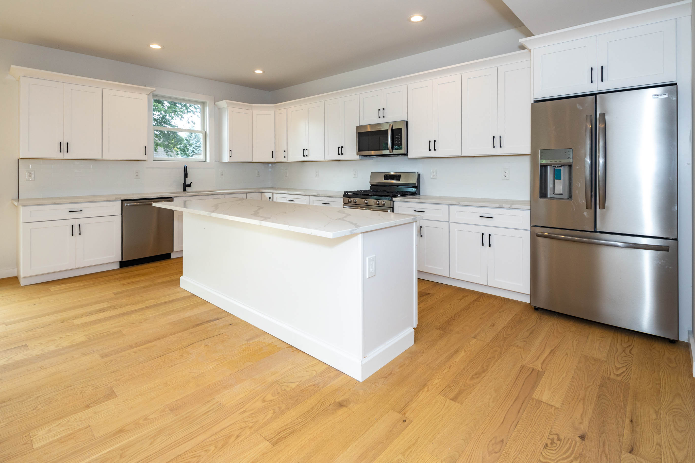 Edison, New Jersey, 08817, United States, 5 Bedrooms Bedrooms, ,4 BathroomsBathrooms,Residential,For Sale,1943601