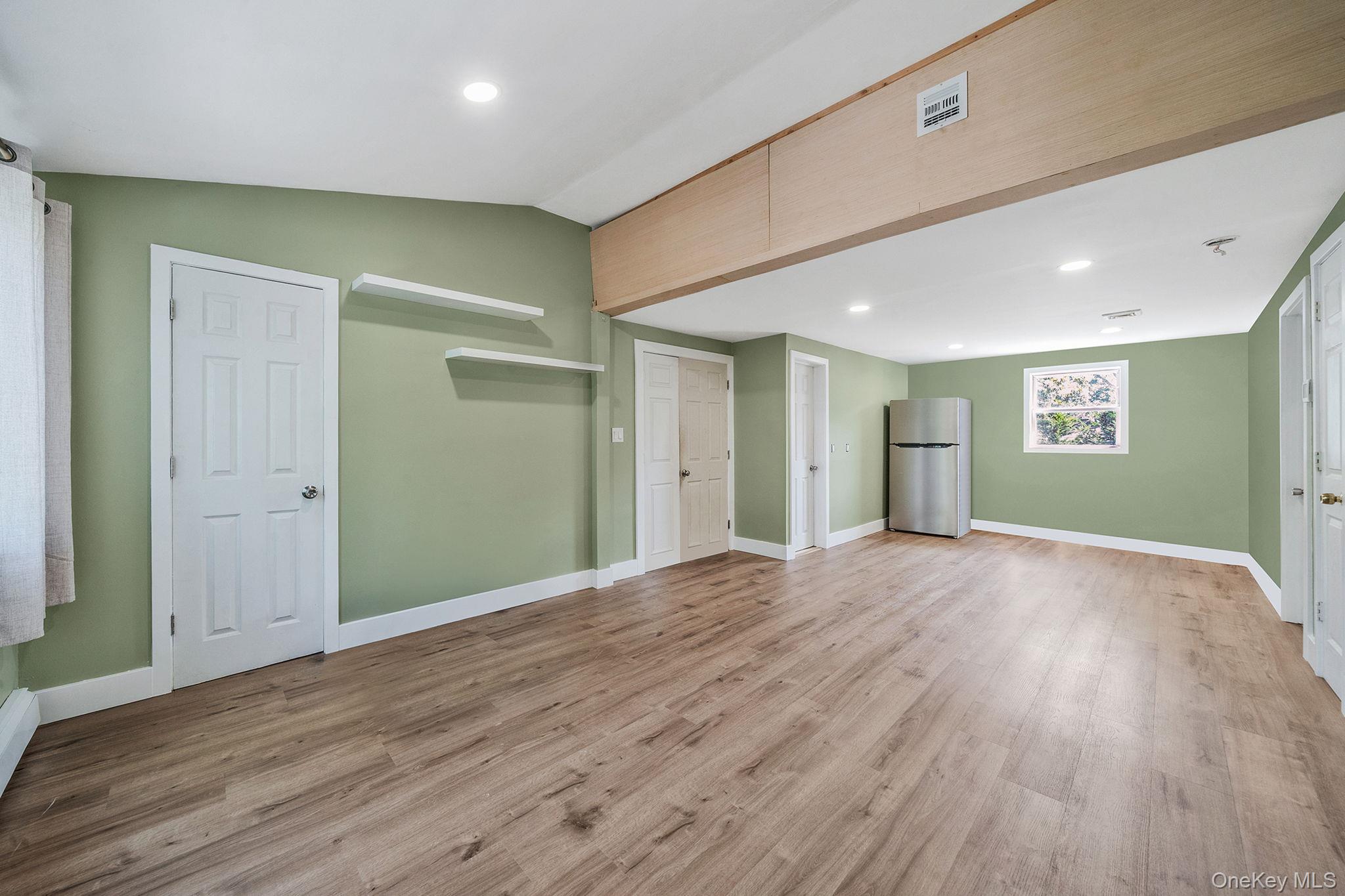 West Islip, New York, 11795, United States, 4 Bedrooms Bedrooms, ,4 BathroomsBathrooms,Residential,For Sale,1925742