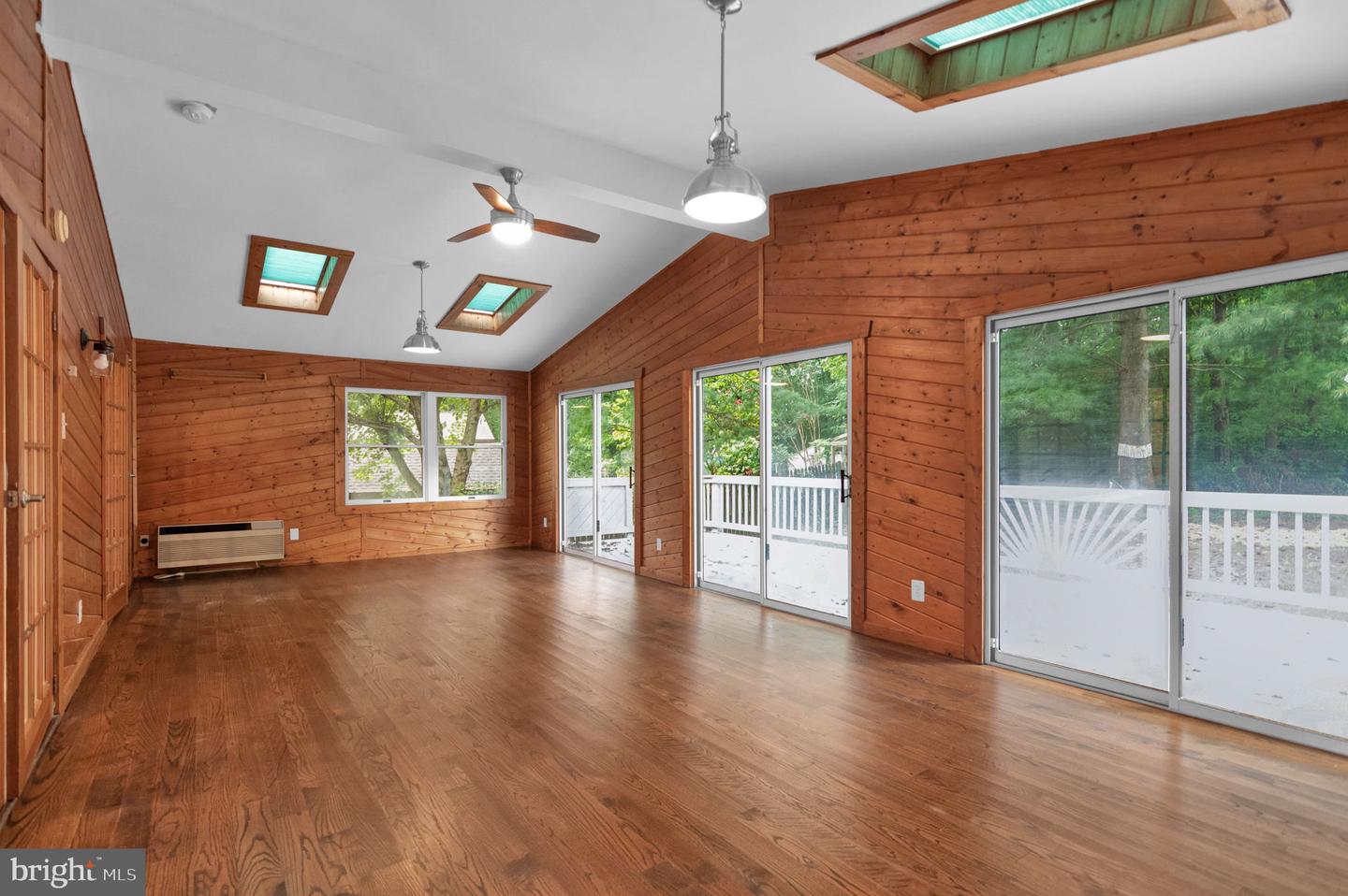 Fairfax, Virginia, 22030, United States, 4 Bedrooms Bedrooms, ,3 BathroomsBathrooms,Residential,For Sale,1896829