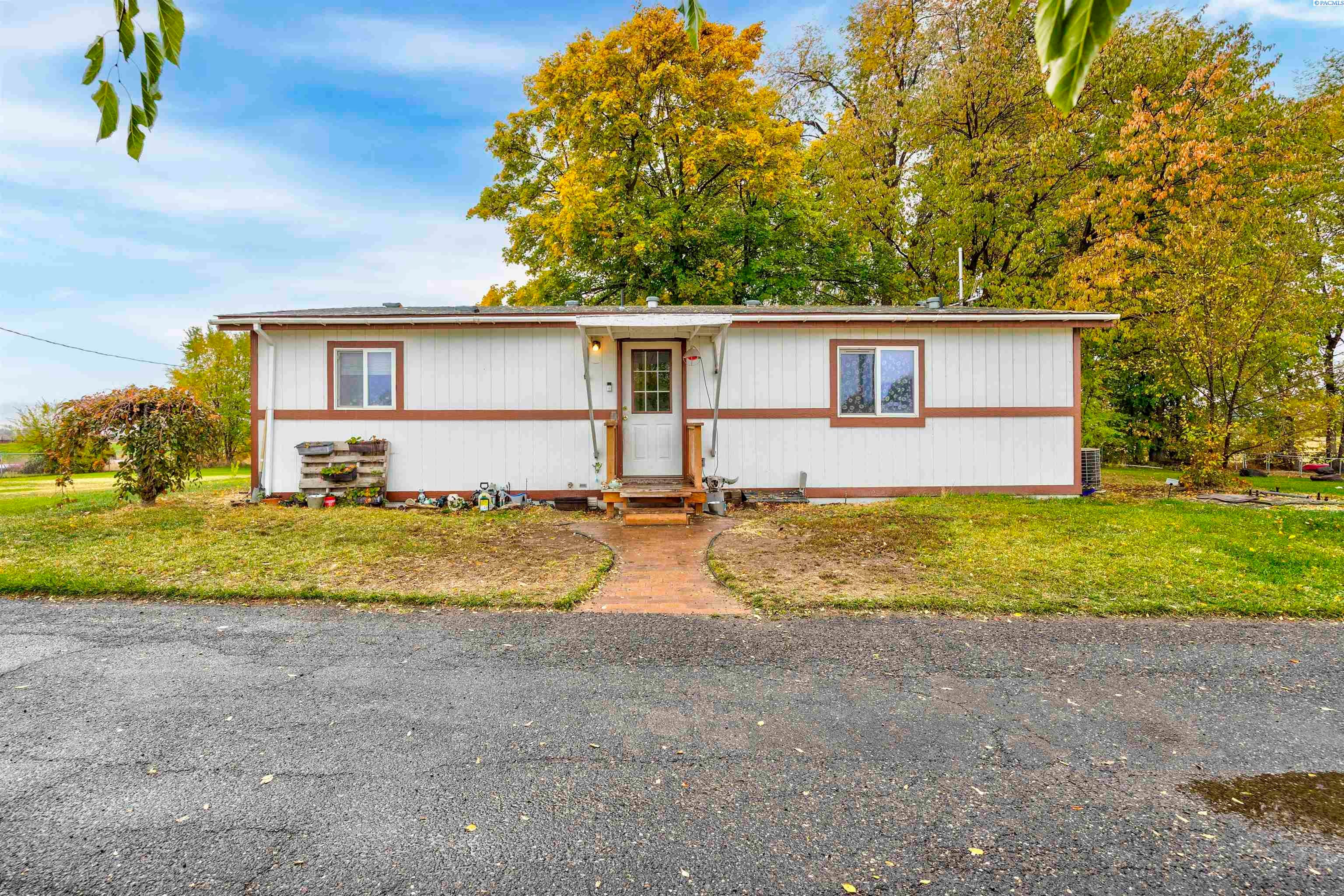 Prosser, Washington, 99350, United States, 3 Bedrooms Bedrooms, ,2 BathroomsBathrooms,Residential,For Sale,1981209