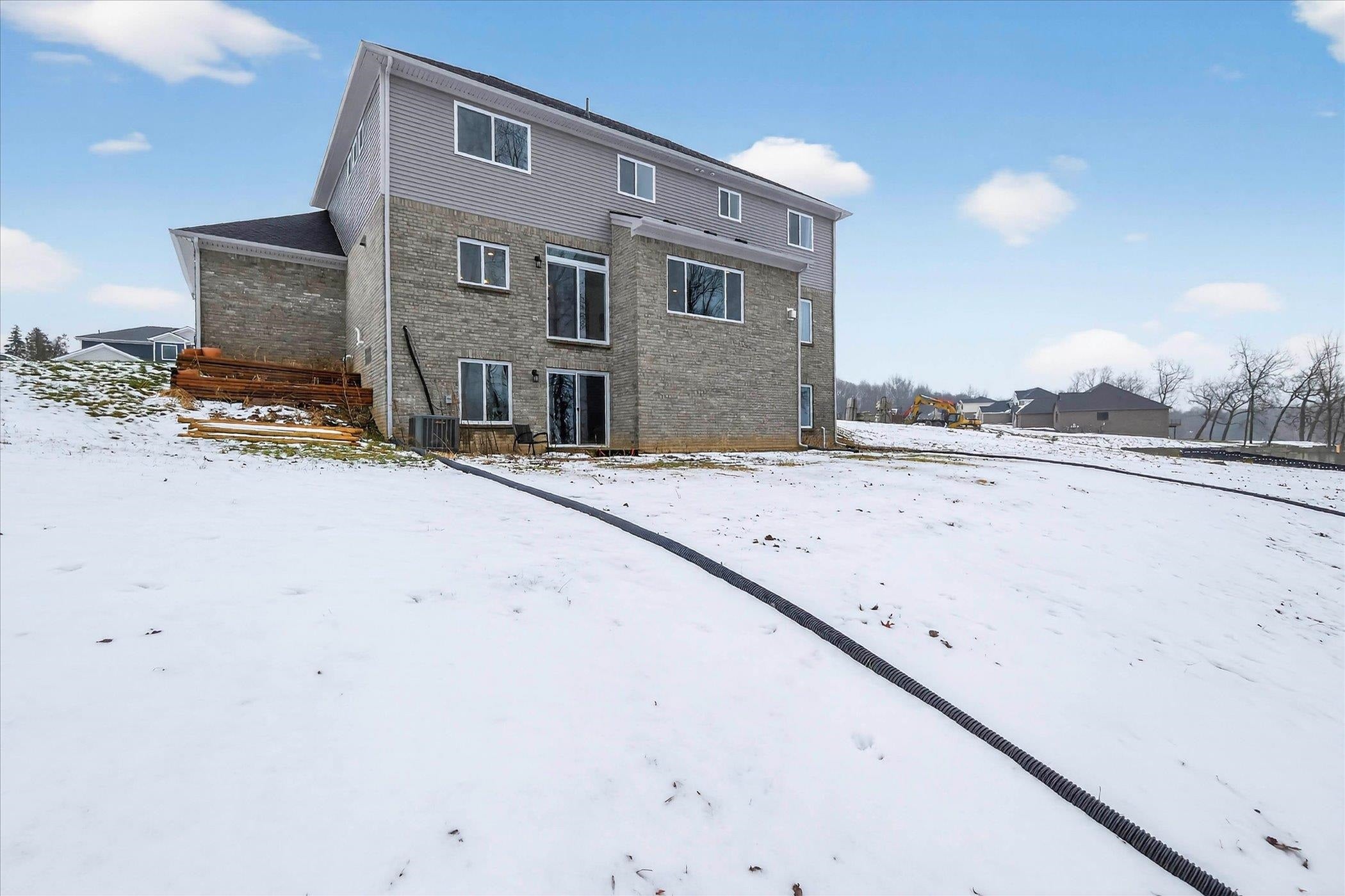 Ortonville, Michigan, 48462, United States, 5 Bedrooms Bedrooms, ,3 BathroomsBathrooms,Residential,For Sale,2008578