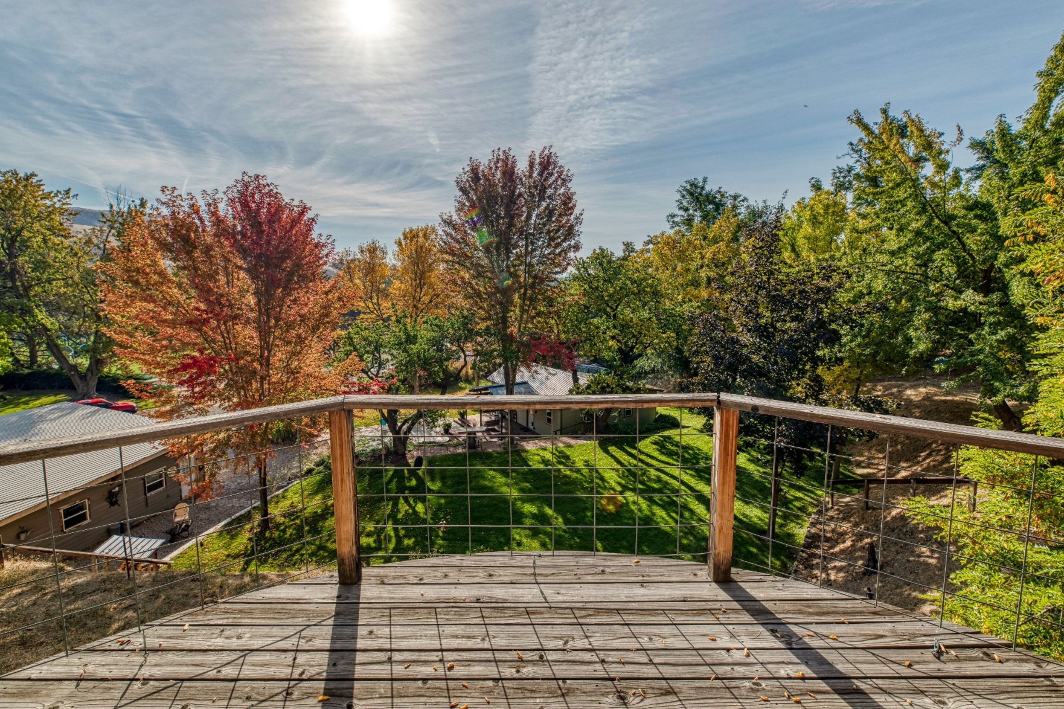  Opportunity to Subdivide - Build Homes With a City & Foothills View - 物件實景