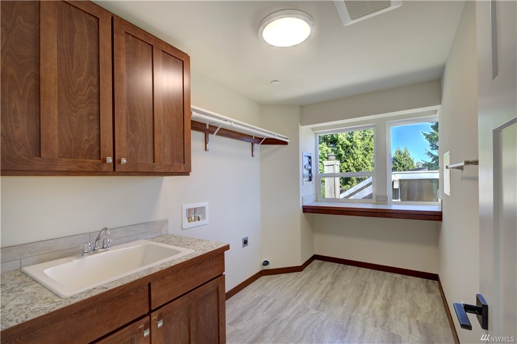 16001 36th Ave NE, Lake Forest Park, Washington, 98155, United States, 2 Bedrooms Bedrooms, ,4 BathroomsBathrooms,Residential,For Sale,16001 36th Ave NE,1621421