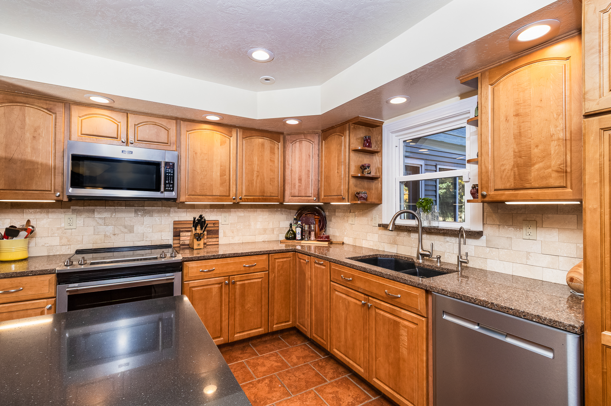 Charelston, Illinois, 61920, United States, 3 Bedrooms Bedrooms, ,3 BathroomsBathrooms,Residential,For Sale,1988576