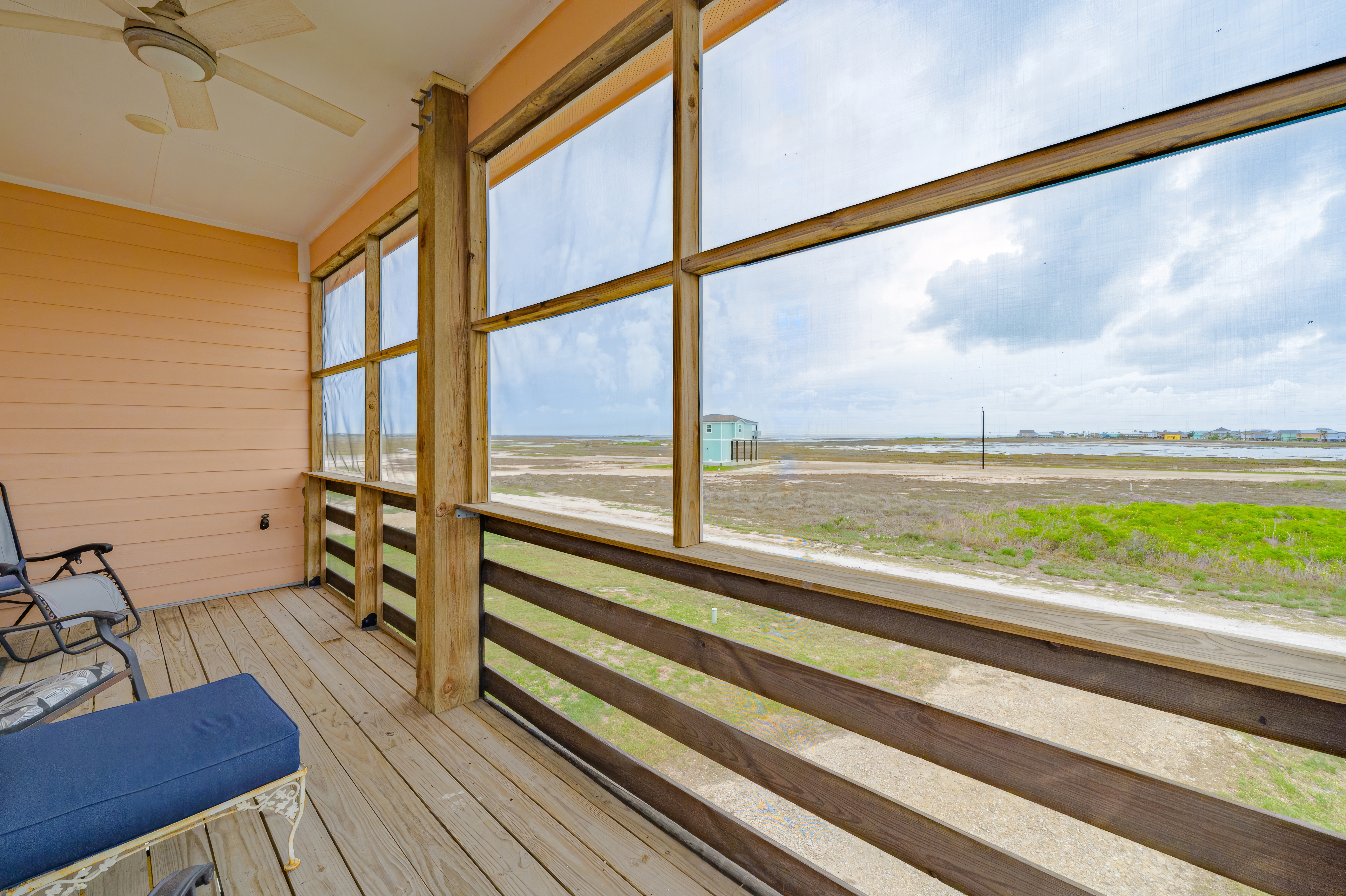  Coastal Living with Bay Views - 物件實景