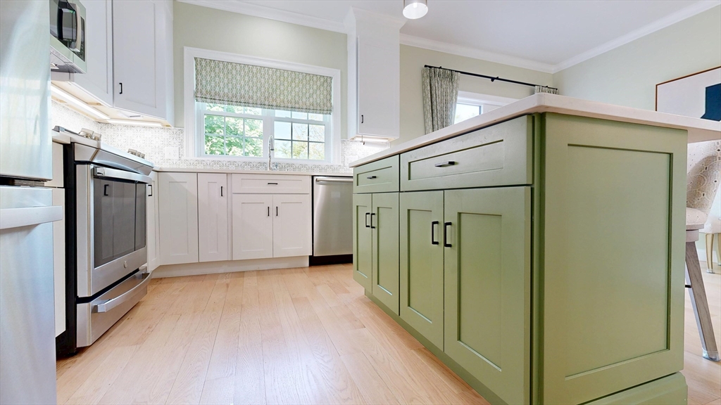 Peabody, Massachusetts, 01960, United States, 3 Bedrooms Bedrooms, ,4 BathroomsBathrooms,Residential,For Sale,2048851