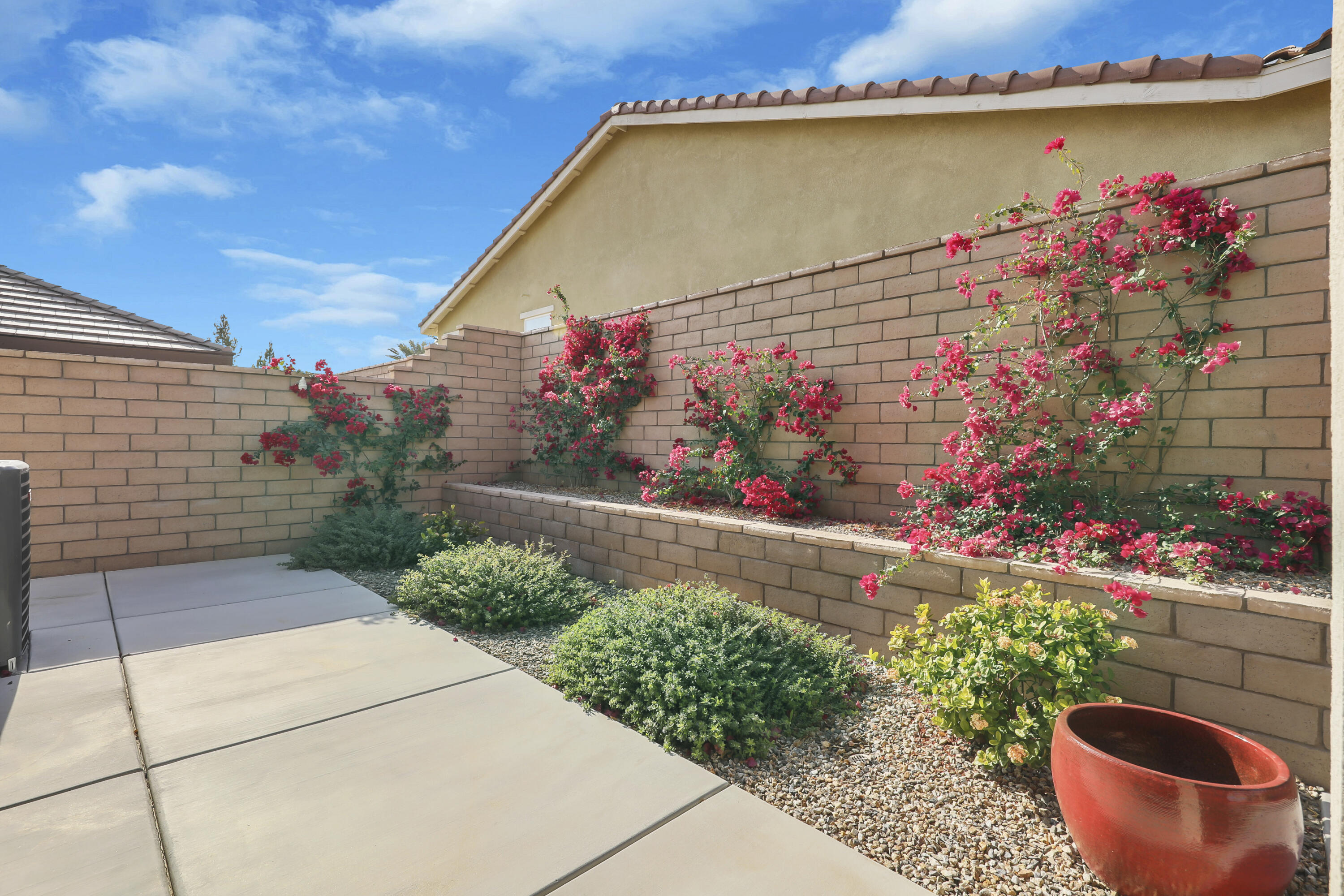 Indio, California, 92203, United States, 2 Bedrooms Bedrooms, ,3 BathroomsBathrooms,Residential,For Sale,1962392